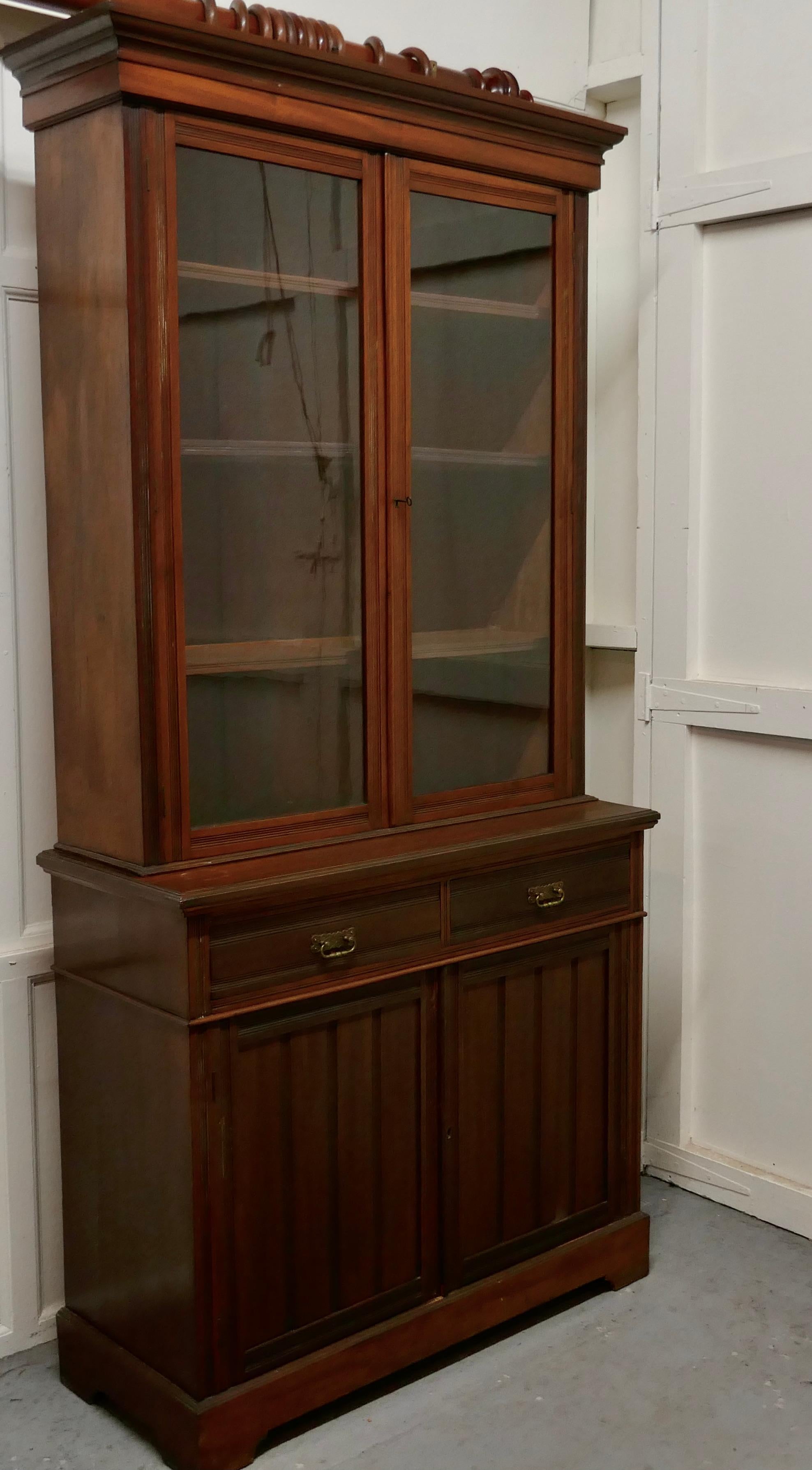 Edwardian Walnut Bookcase In Good Condition In Chillerton, Isle of Wight
