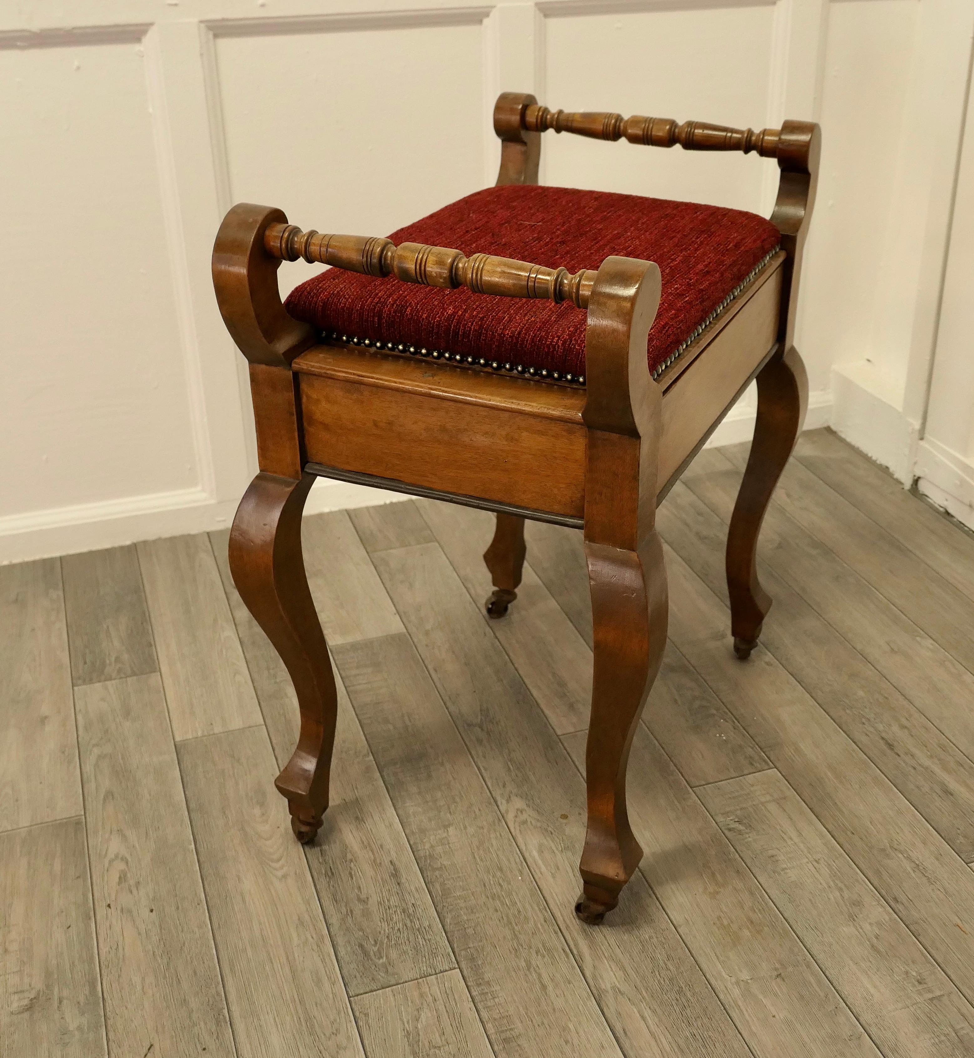 An Edwardian Walnut Piano Stool     In Good Condition In Chillerton, Isle of Wight