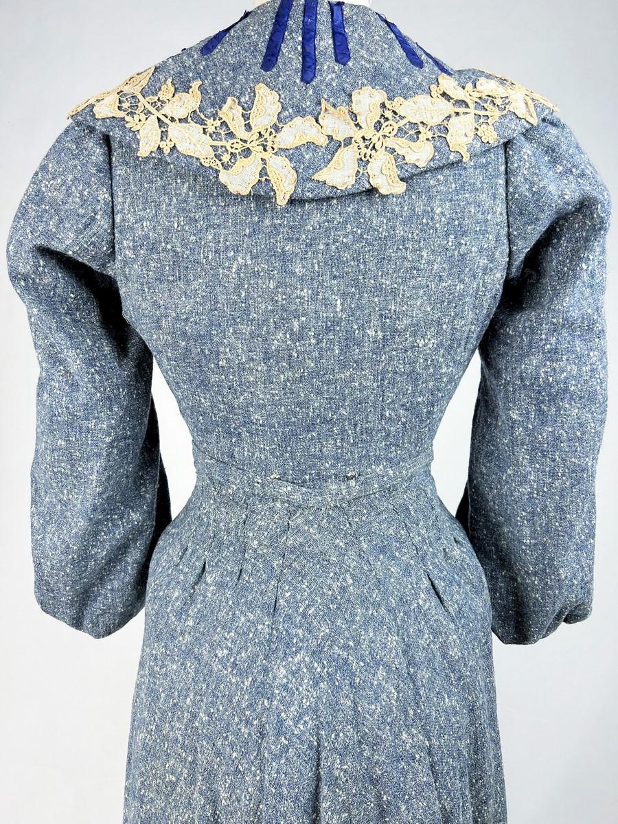 An Edwardian Winter day dress in blue Chiné wool - France Circa 1905 For Sale 7