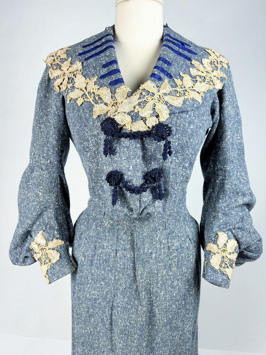 Circa 1905
France
Beautiful winter day dress in blue and cream Chiné wool, dating from the Belle Epoque. S-shaped silhouette for this two-piece set, with long-sleeved bodice and matching skirt. Wide shawl collar applied with Art Nouveau mechanical