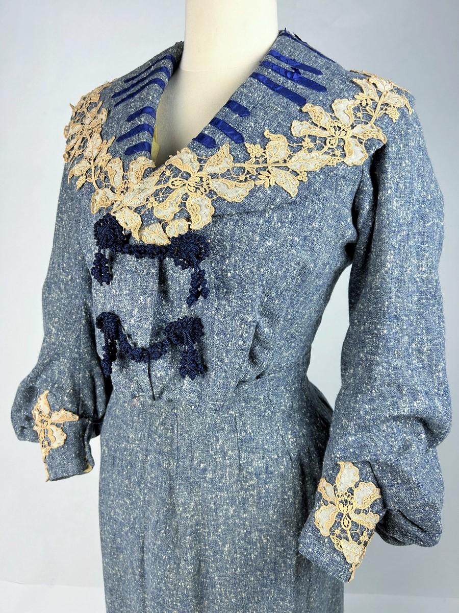 An Edwardian Winter day dress in blue Chiné wool - France Circa 1905 In Good Condition For Sale In Toulon, FR