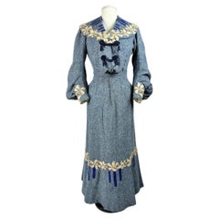 Antique An Edwardian Winter day dress in blue Chiné wool - France Circa 1905