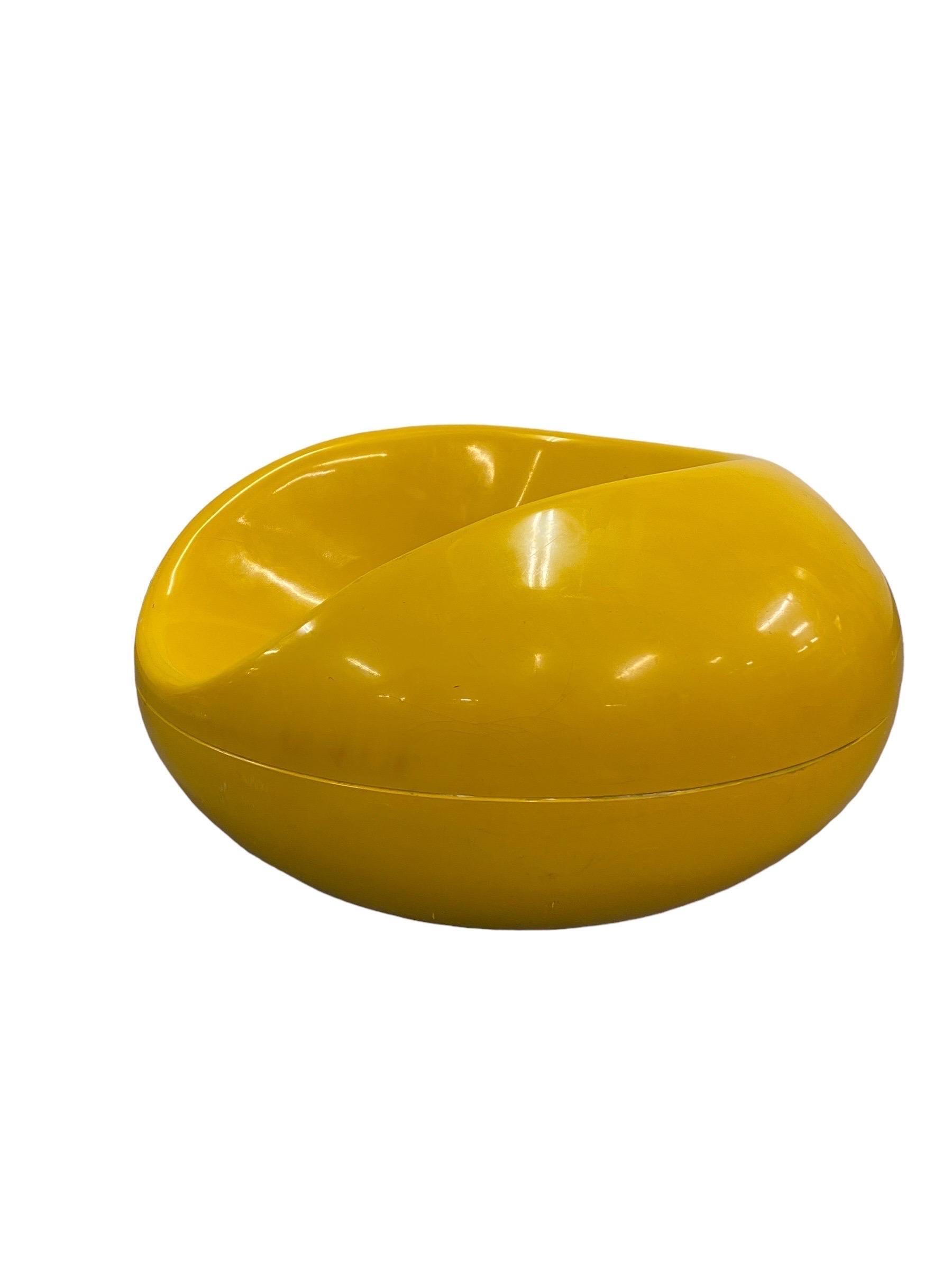 Eero Aarnio's Pastilli chair is a colorful, playful and a genious design by one of the Finnish design giants of our times.  With it's shiny colour it looks almost like a giant candy. The curves and shape were quite unusual and avant garde at the