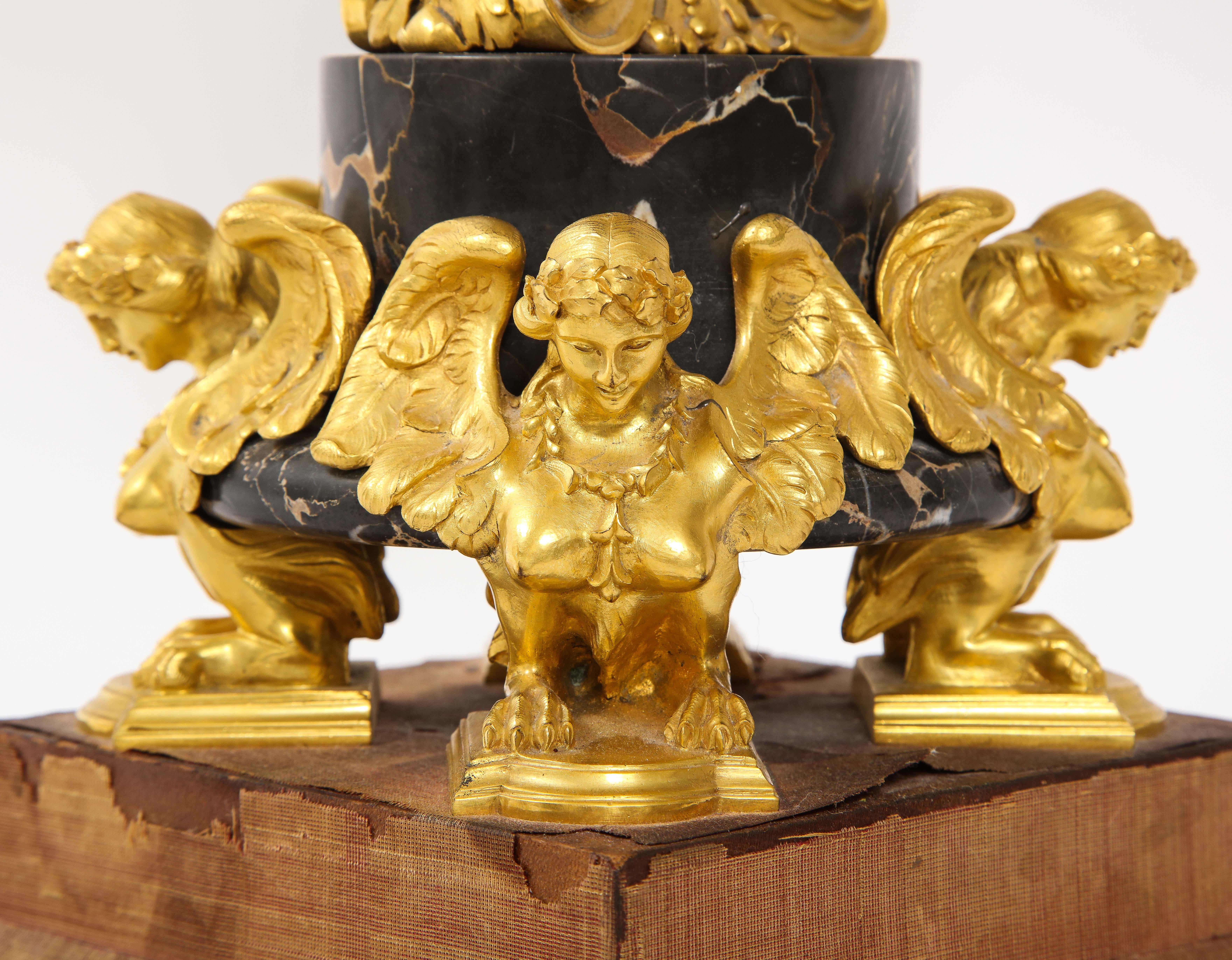 E.F. Caldwell Geäderte Uhr aus schwarzem Marmor und vergoldeter Bronze mit Sphinxbeschlägen im Angebot 6