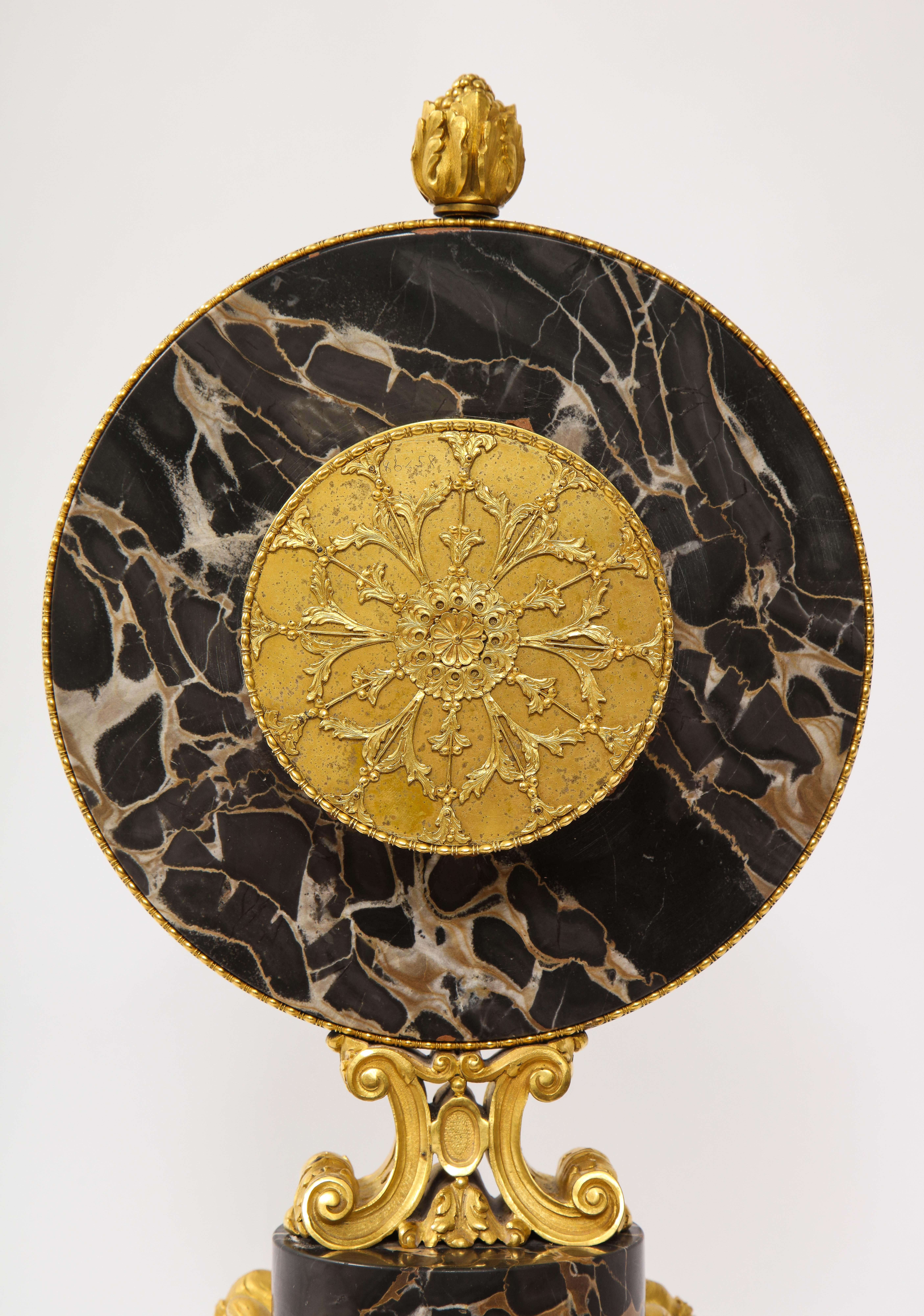 E.F. Caldwell Geäderte Uhr aus schwarzem Marmor und vergoldeter Bronze mit Sphinxbeschlägen im Angebot 8