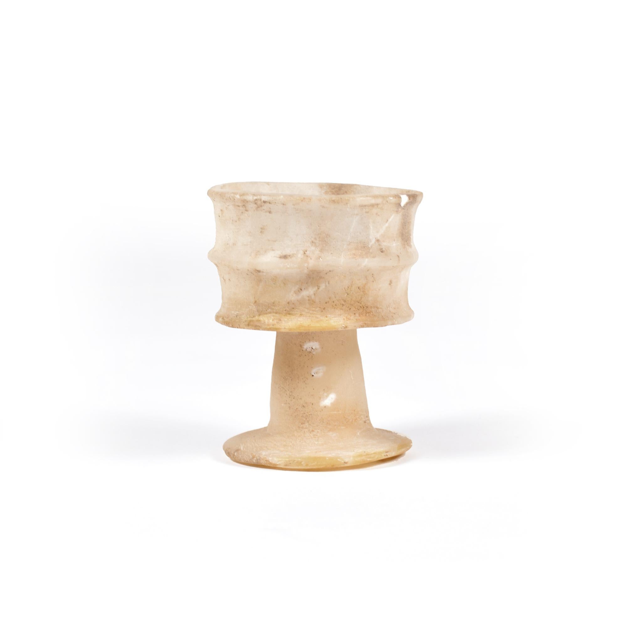 An Egyptian alabaster ribbed cup, New Kingdom, 18th dynasty For Sale 1