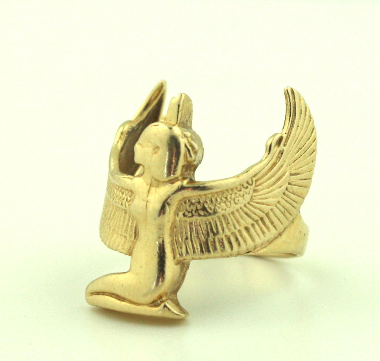 
An Egyptian Goddess ISIS 14 karat yellow Gold Ring,
size 6
gross weight 7.1 grams