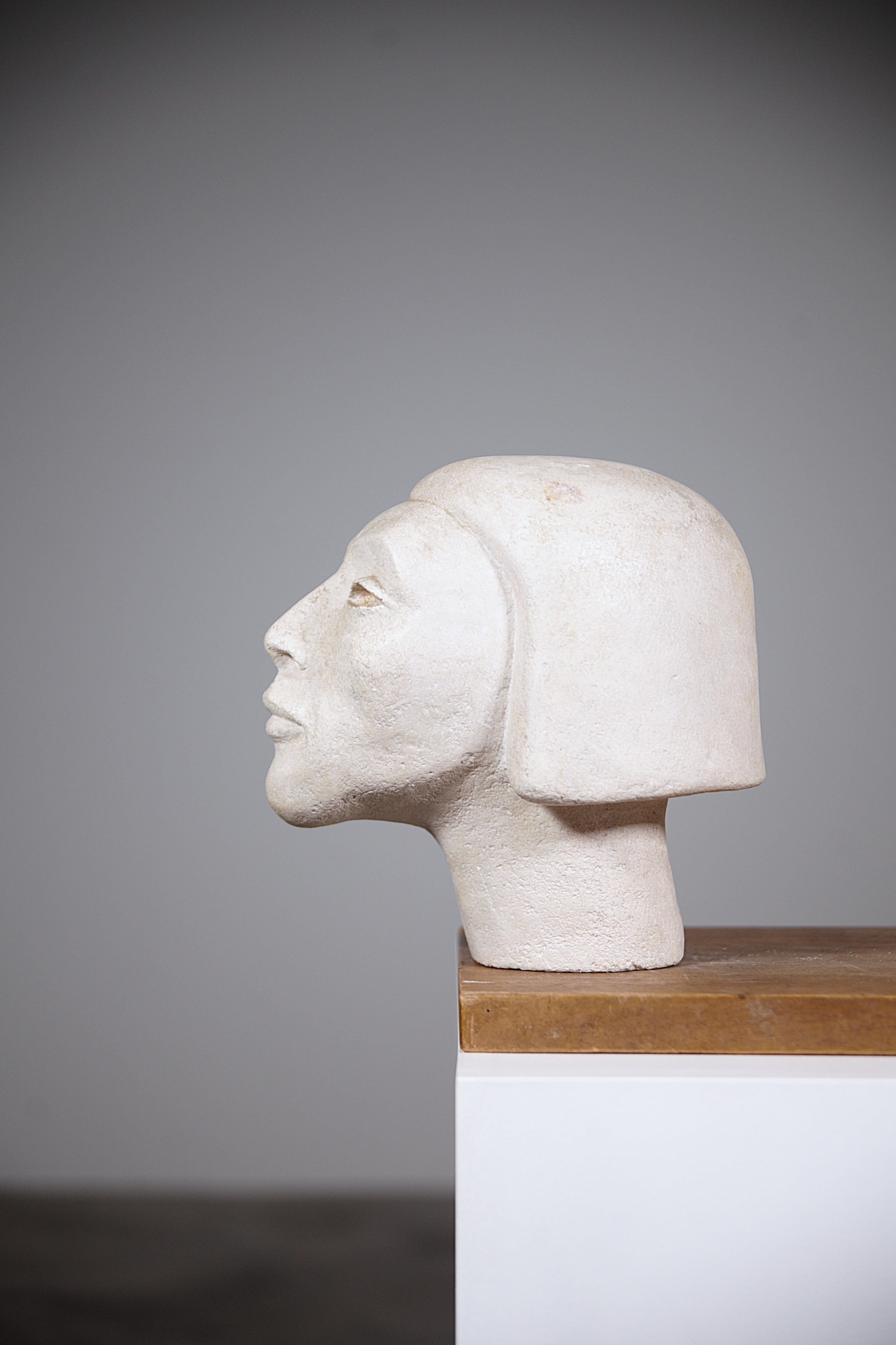 An Egyptian Harp Head France 1970's

Very decorative and elegant.

Anonymous sculptor...

In sculpted travertine.

In good condition.