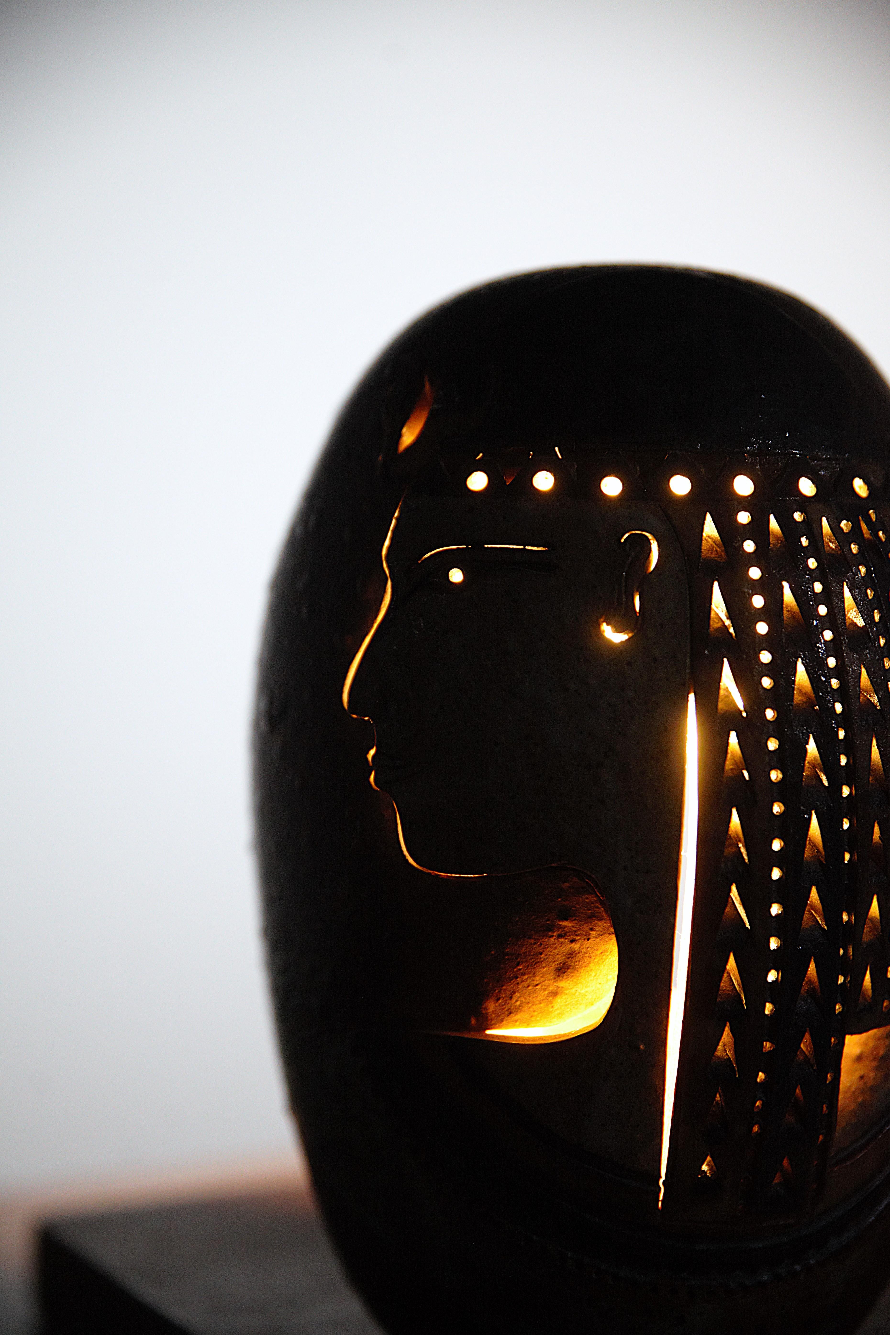 Lampe en grès de style égyptien France 1980's en vente 2