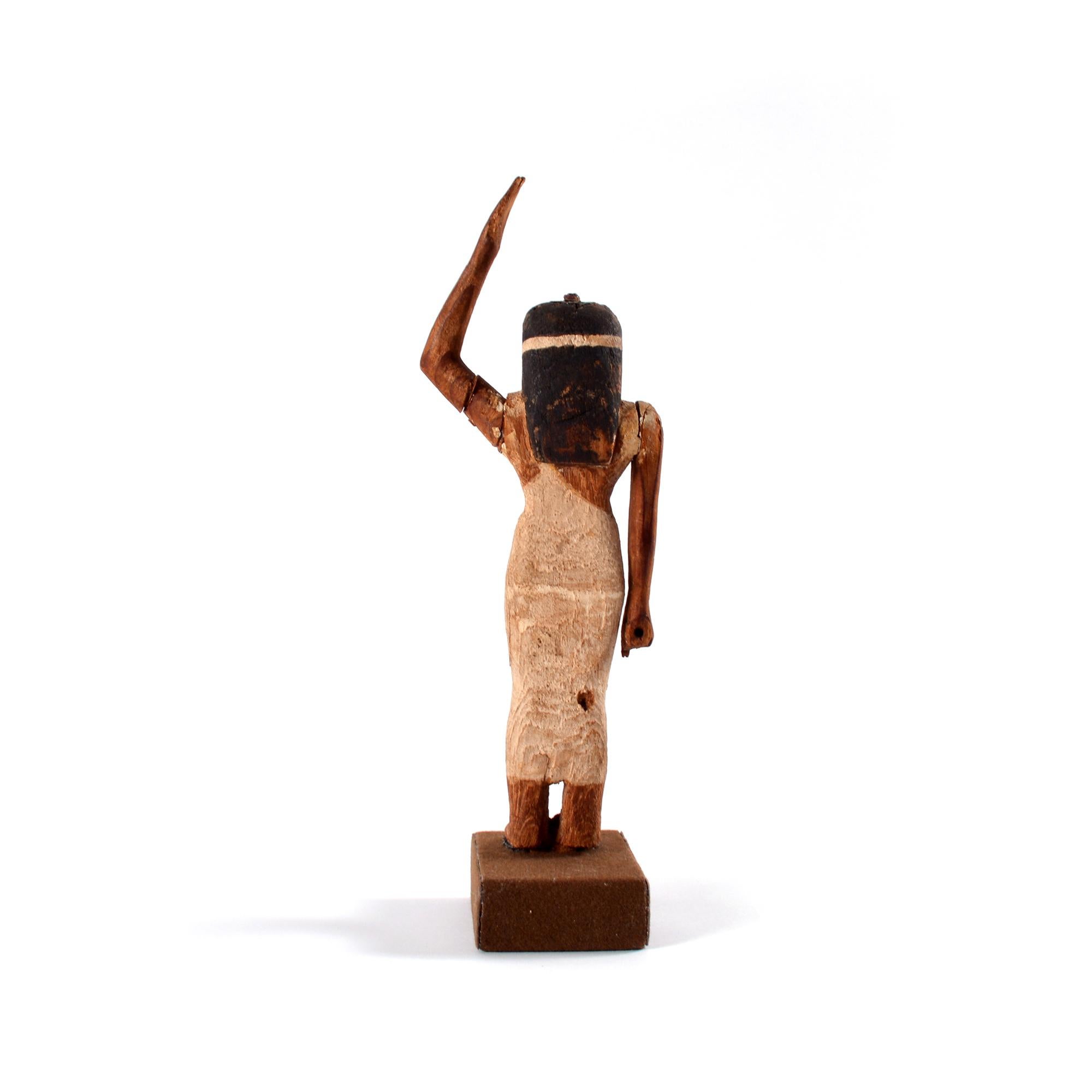 Eine ägyptische Holzfrau mit Bär-Figur, Ägyptisches Königreich im Angebot 1