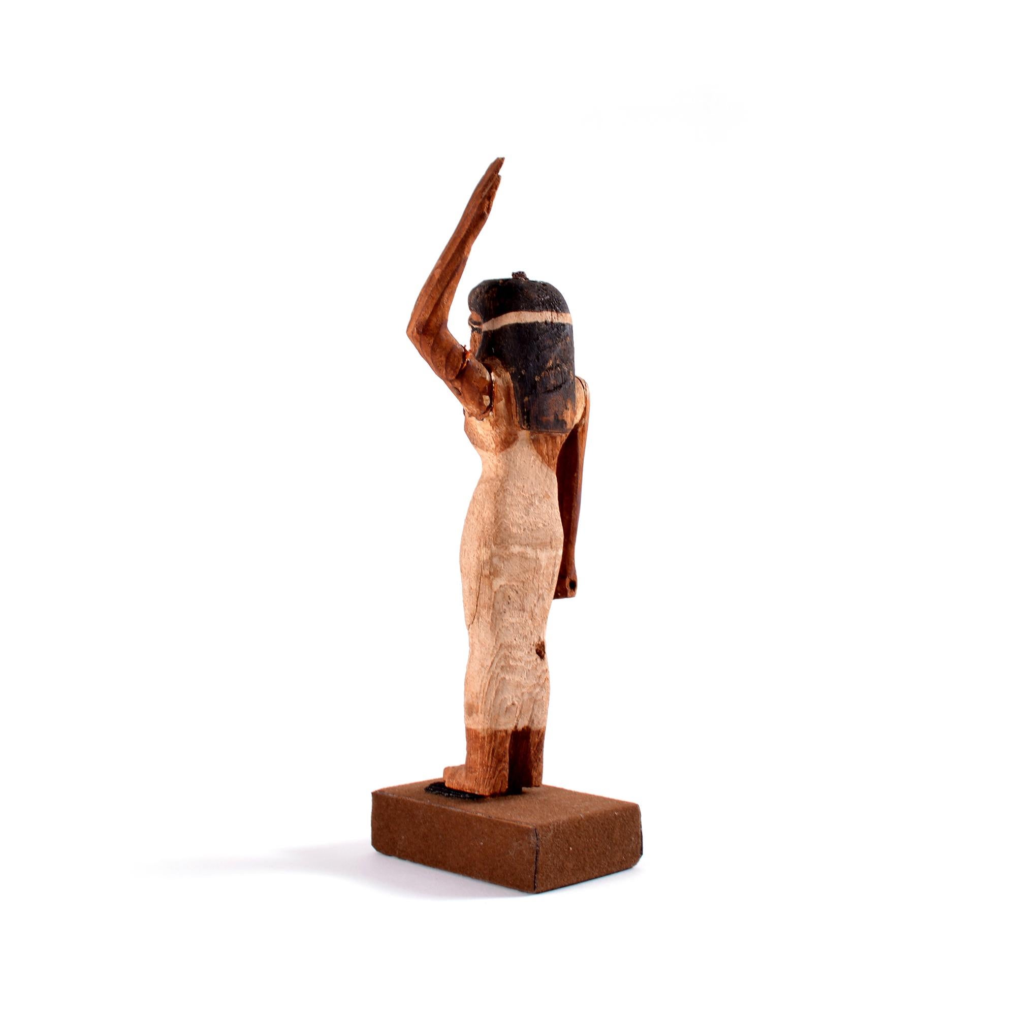 Eine ägyptische Holzfrau mit Bär-Figur, Ägyptisches Königreich im Angebot 2