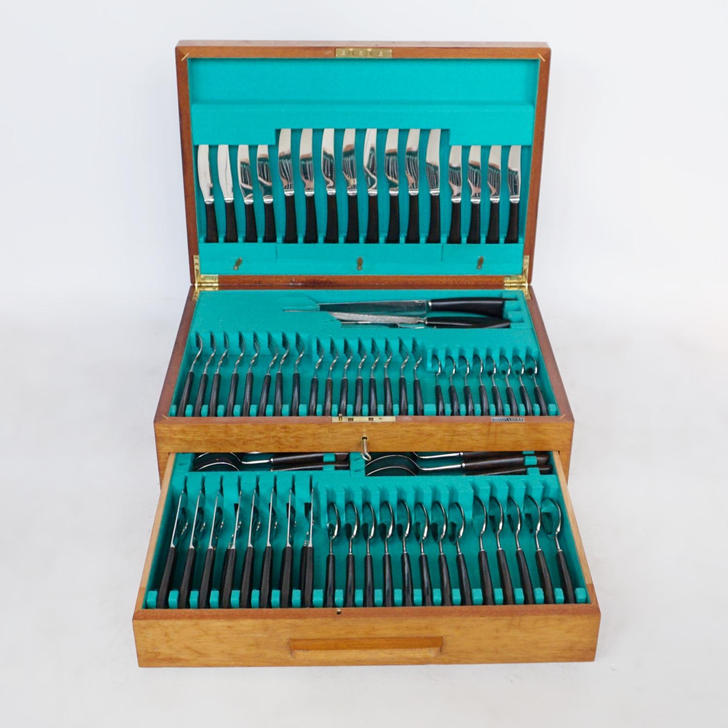 Eight-Setting Cutlery Canteen by Mappin & Webb, Circa 1960 In Excellent Condition In Forest Row, East Sussex