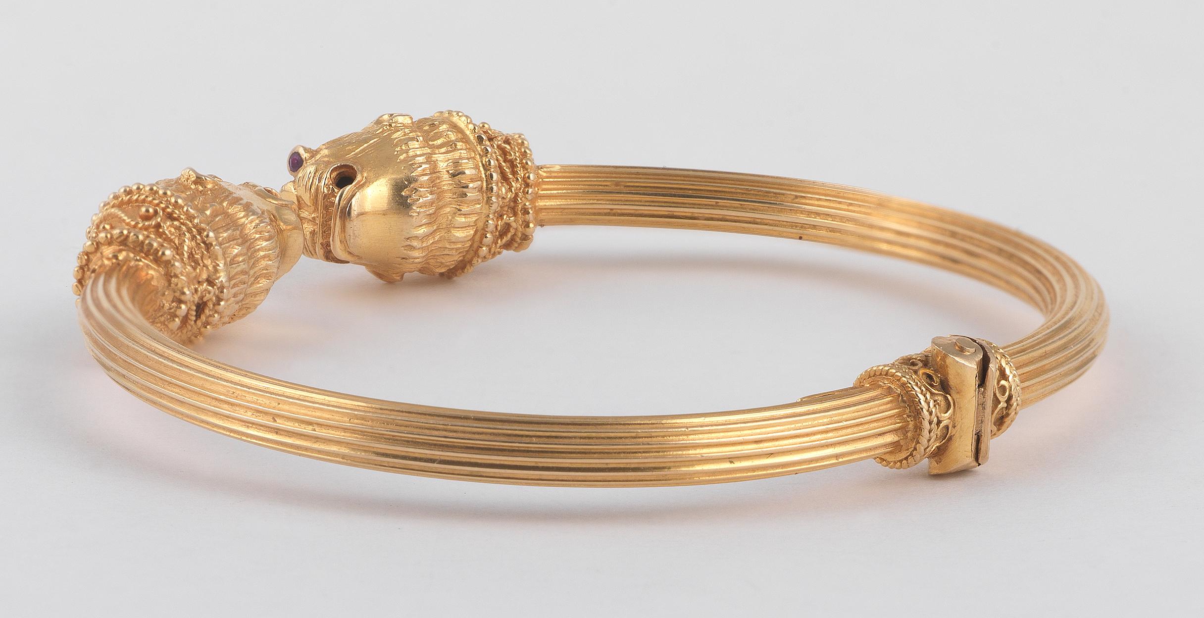 An eighteen karat gold lion head bangle bracelet, LaLaounis
with makers mark for LaLaounis; weighing approximately: 23.6 grams; diameter: 56mm