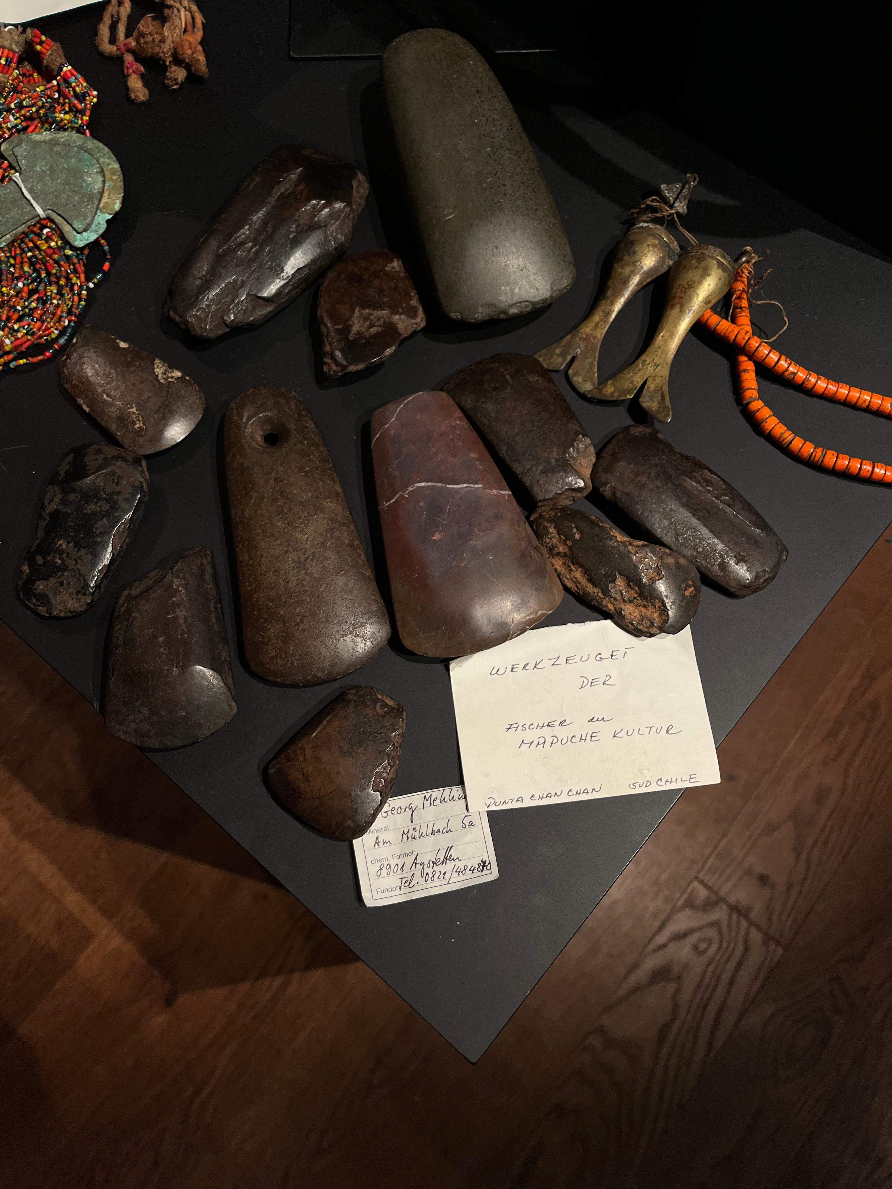 Cultura Mapuche, Sur de Chile, Precolombino

Una colección de once herramientas de piedra de distintos tamaños.