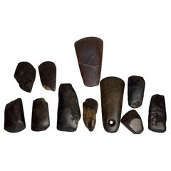Una elaborada colección de herramientas de piedra utilizadas por la cultura mapuche
