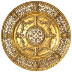 Plat de centre de table français élaboré en bronze doré et ormolu percé sur pied, 1880