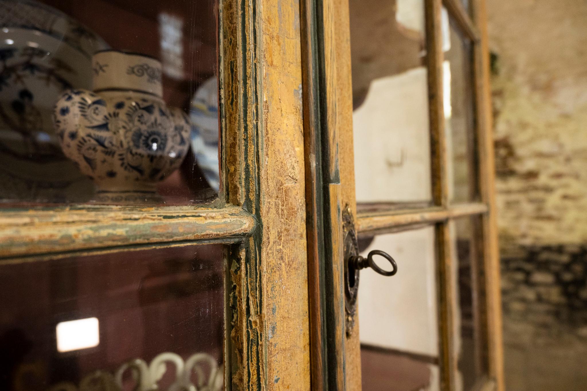 18th Century Dutch Dry Scraped Glazed Vitrine Cabinet For Sale 4