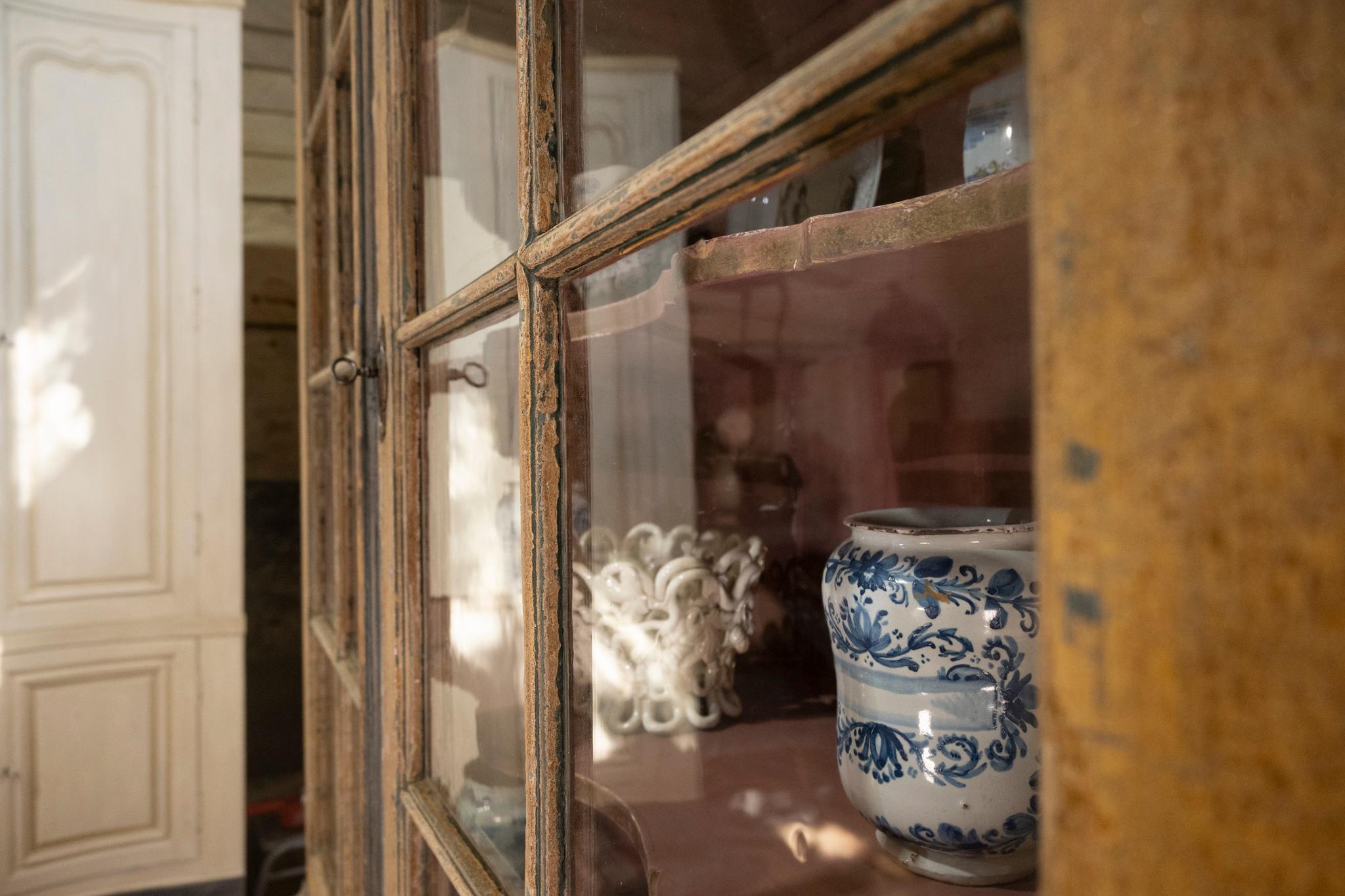 18th Century Dutch Dry Scraped Glazed Vitrine Cabinet For Sale 1