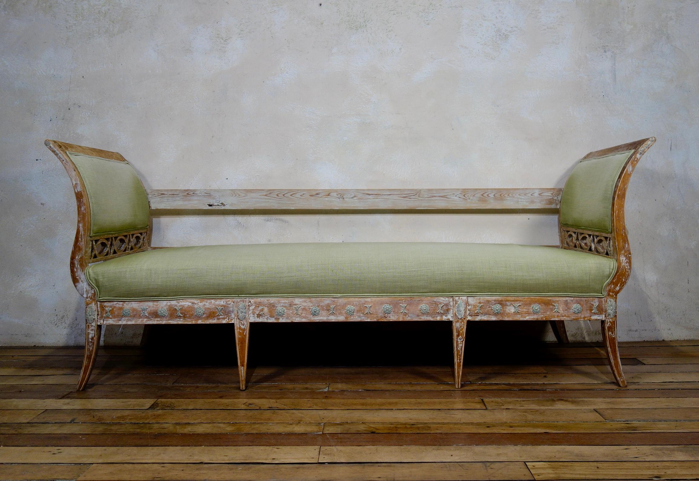 Elegant 18th Century Gustavian Dry Scraped Sofa Lindome, circa 1790 2