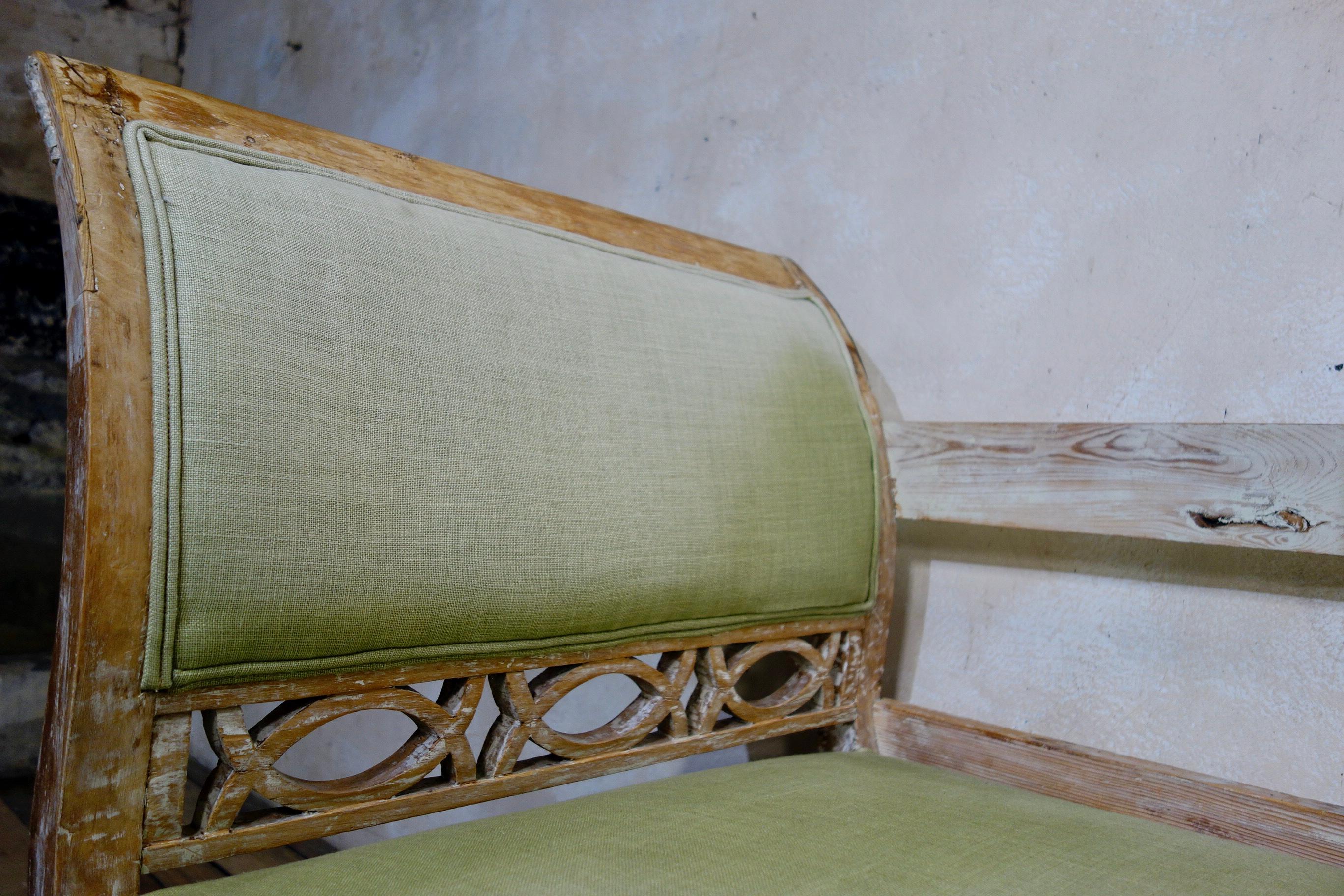 Elegant 18th Century Gustavian Dry Scraped Sofa Lindome, circa 1790 3