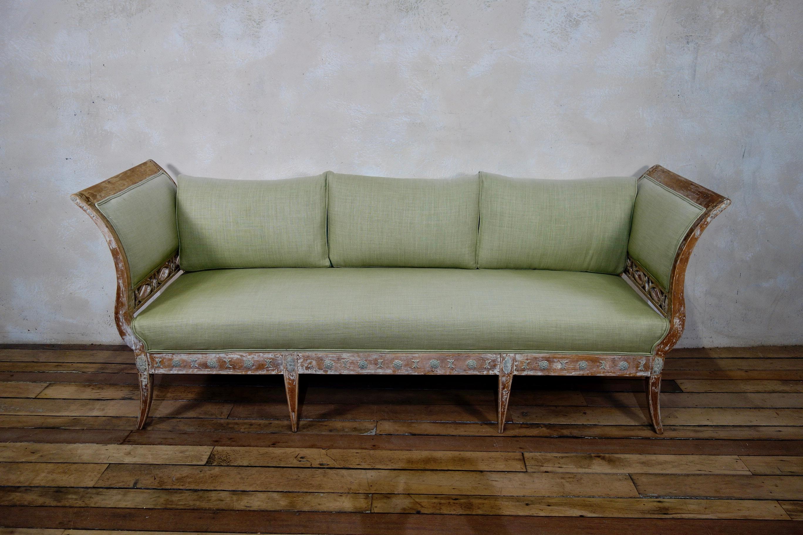 Elegant 18th Century Gustavian Dry Scraped Sofa Lindome, circa 1790 5