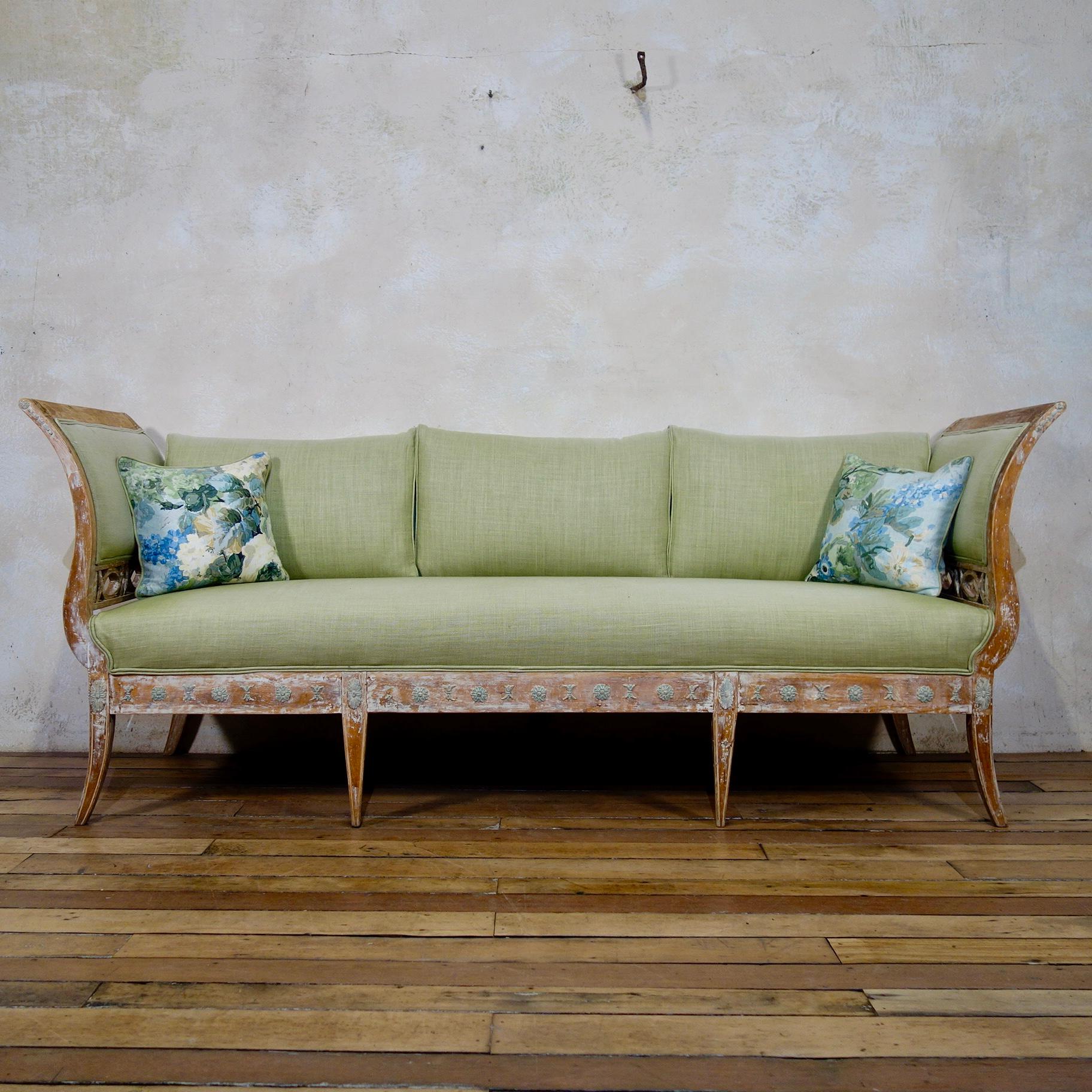 Elegant 18th Century Gustavian Dry Scraped Sofa Lindome, circa 1790 6