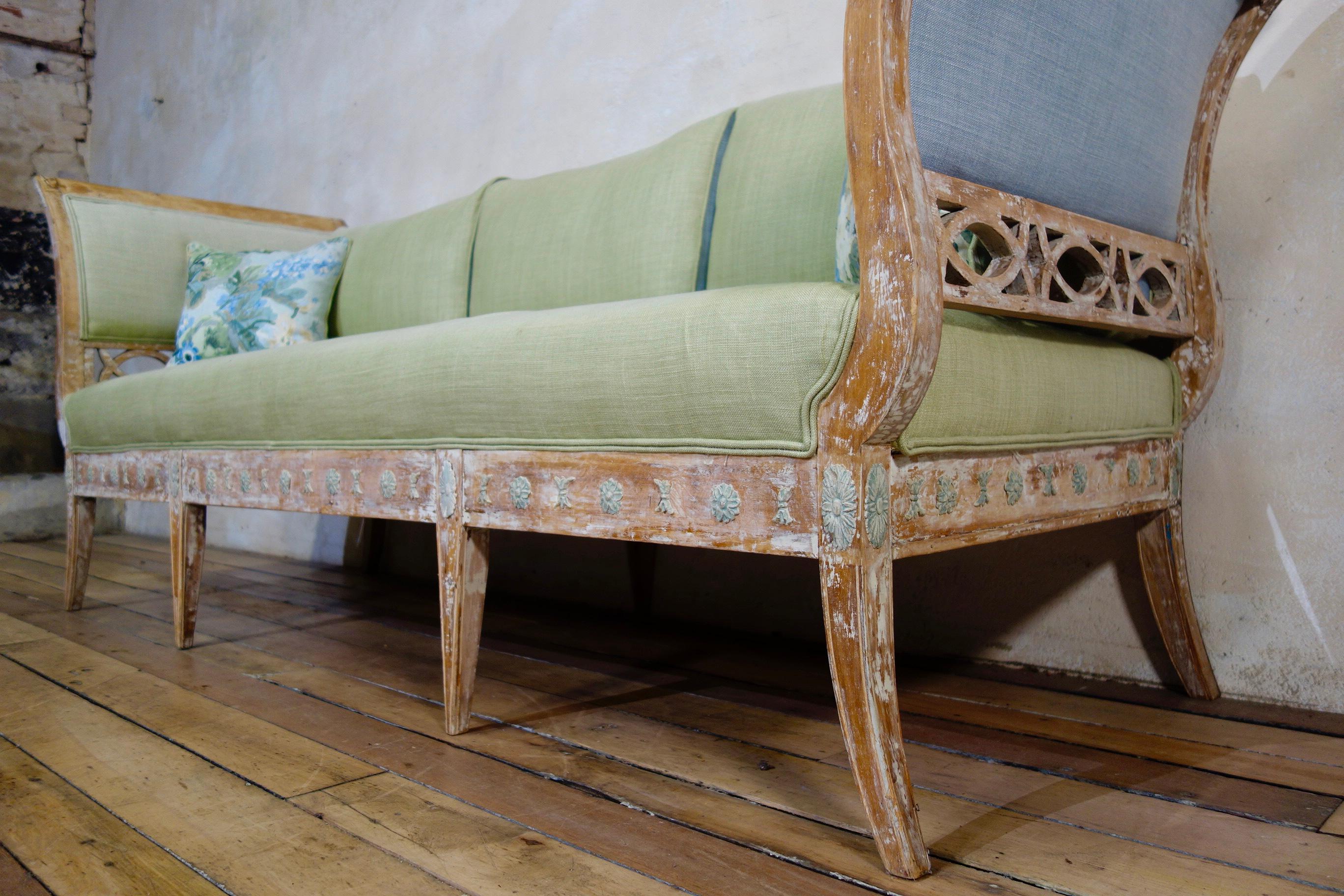 Painted Elegant 18th Century Gustavian Dry Scraped Sofa Lindome, circa 1790