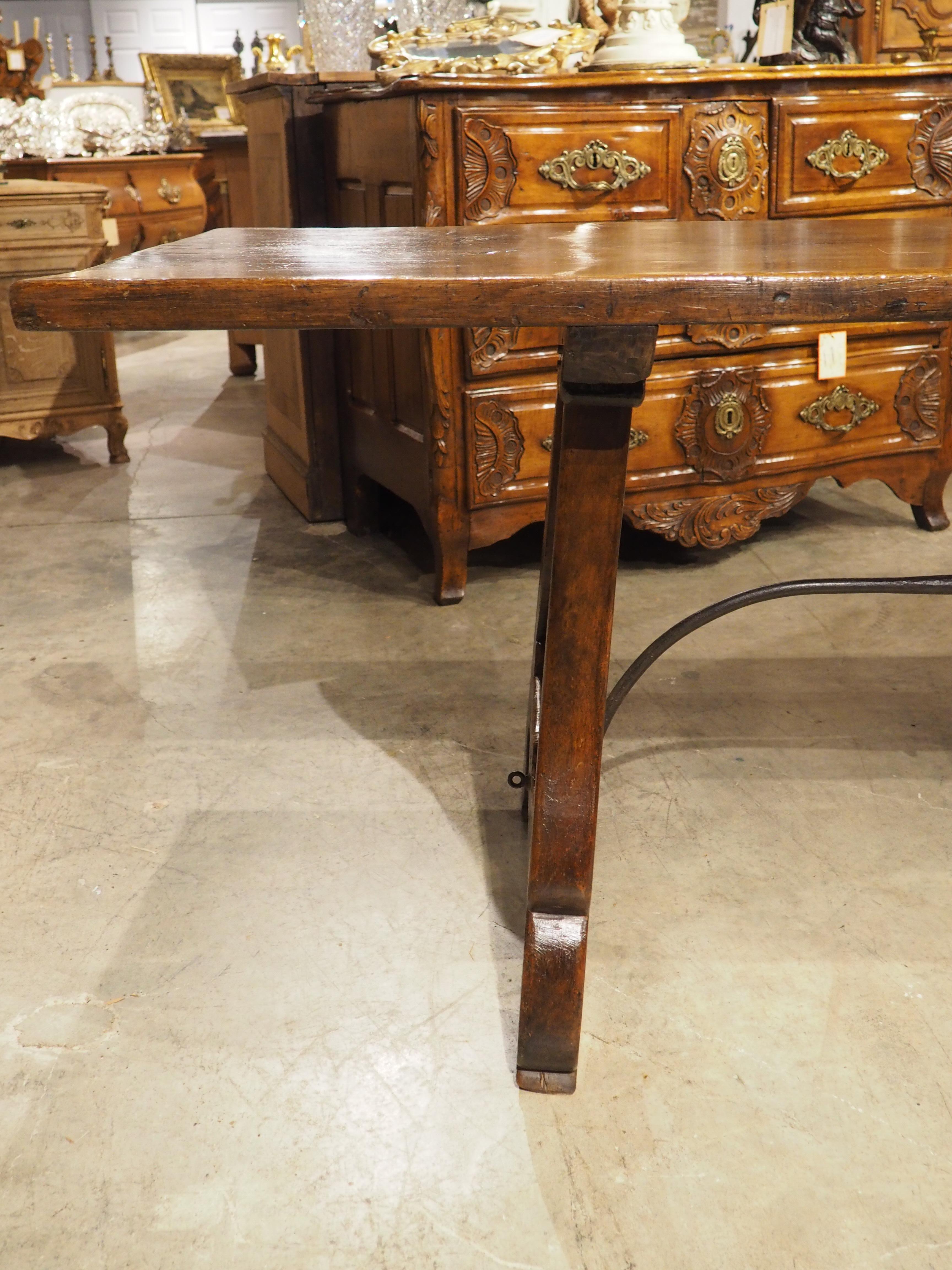 An Elegant 18th Century Single Walnut Plank Top Dining Table from Spain For Sale 2