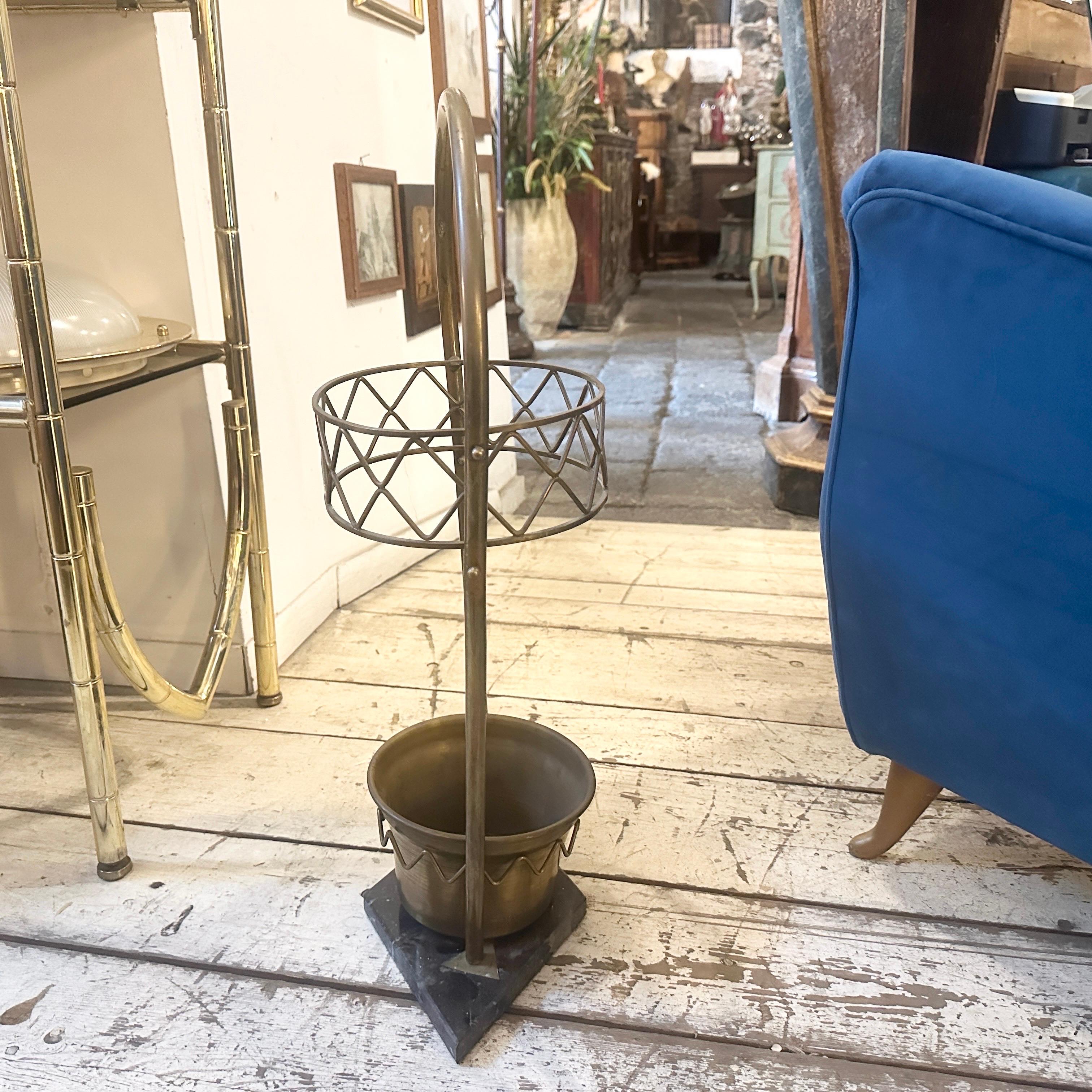 Hand-Crafted An Elegant 1950s Gio Ponti Style Mid-Century Modern Italian Umbrella Stand For Sale