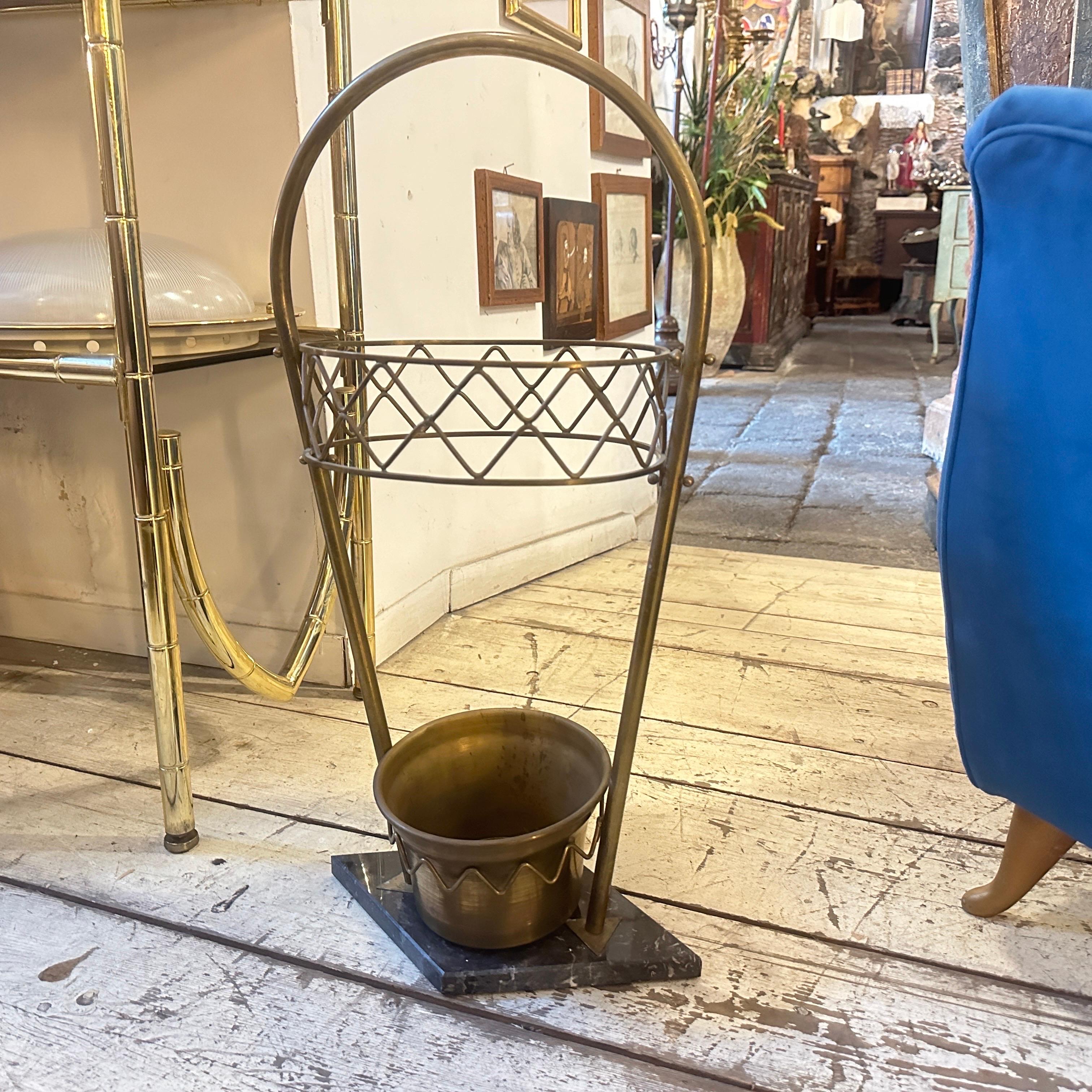 An Elegant 1950s Gio Ponti Style Mid-Century Modern Italian Umbrella Stand In Good Condition For Sale In Aci Castello, IT
