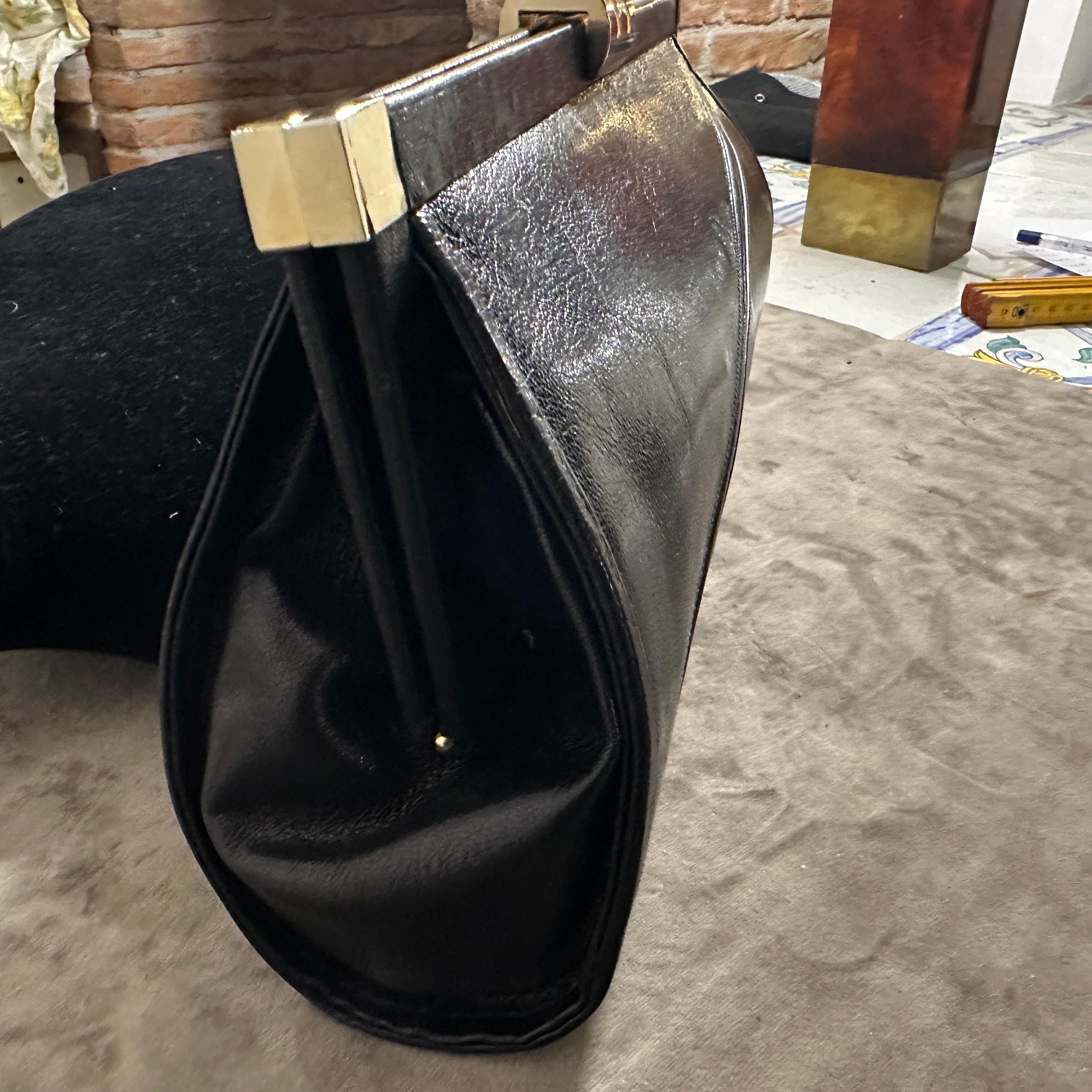 An Elegant 1960s Black leather and Brass Clasp Italian Clutch Bag For Sale 6