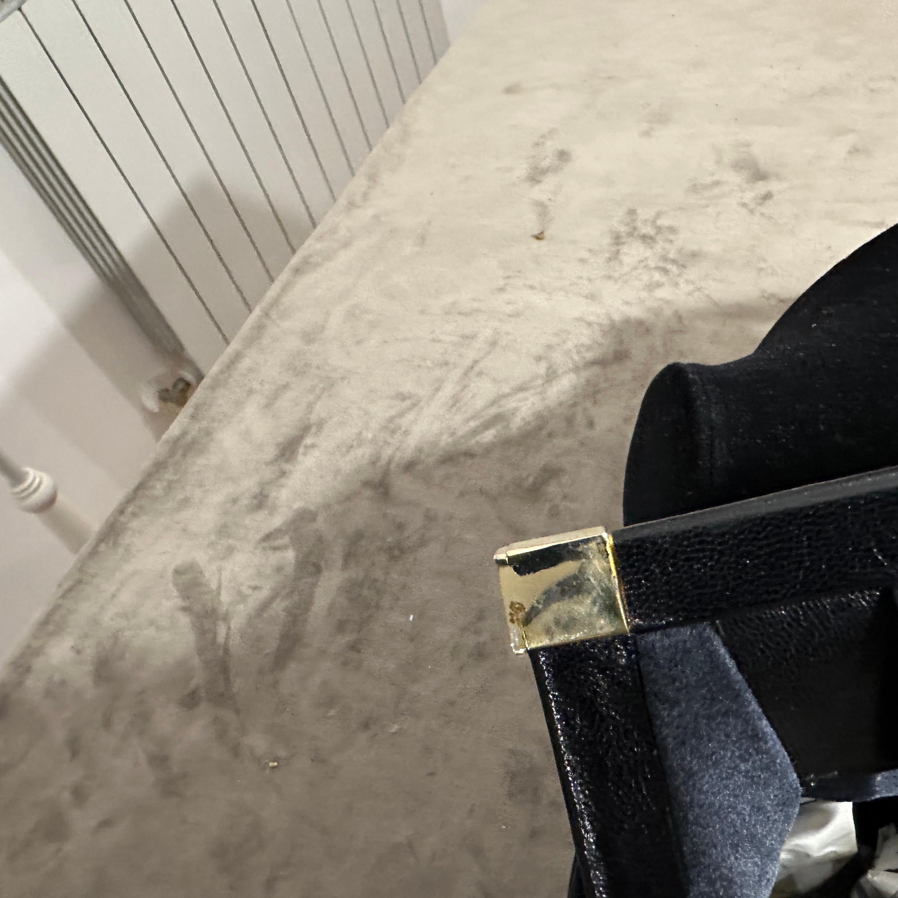 An Elegant 1960s Black leather and Brass Clasp Italian Clutch Bag For Sale 4