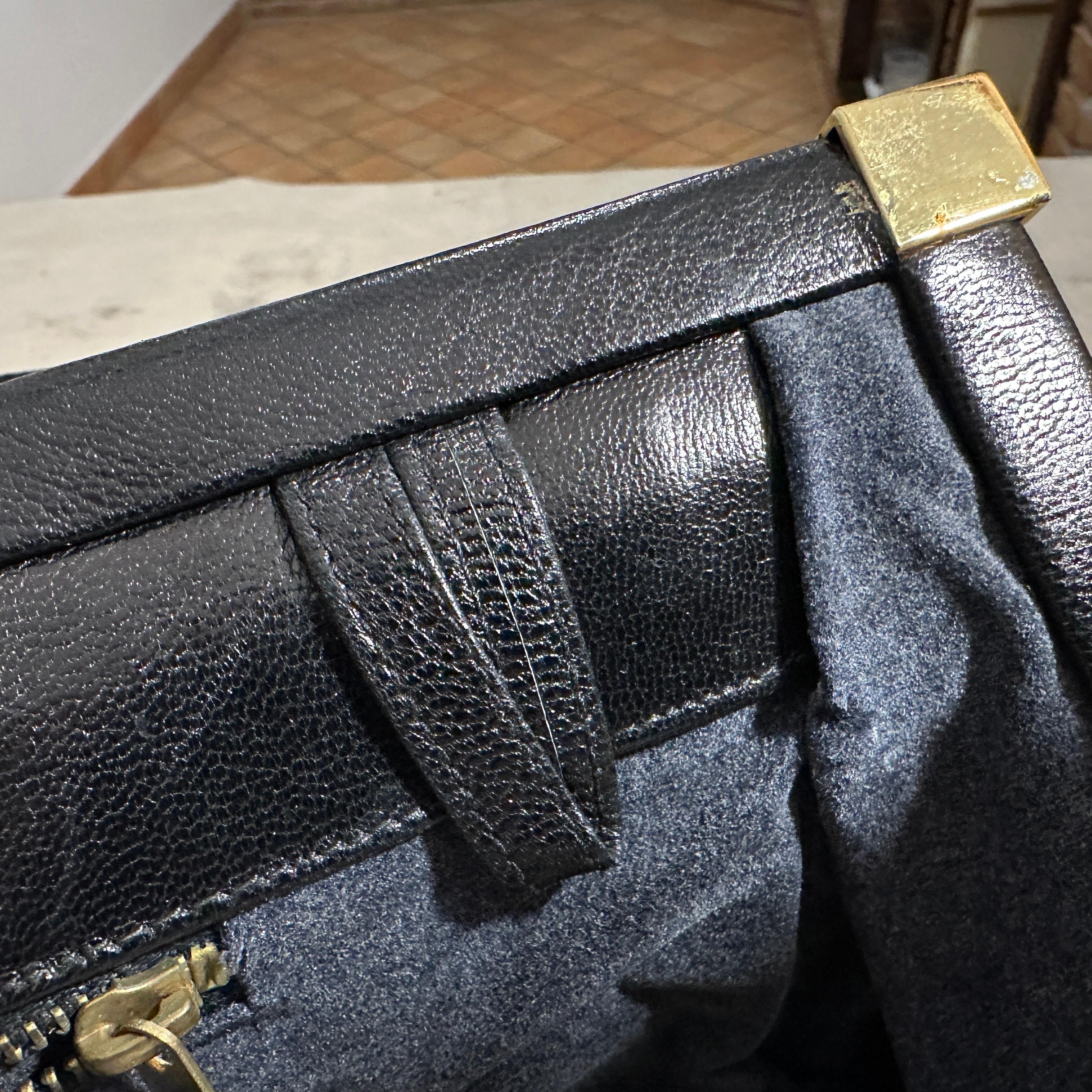 An Elegant 1960s Black leather and Brass Clasp Italian Clutch Bag For Sale 5