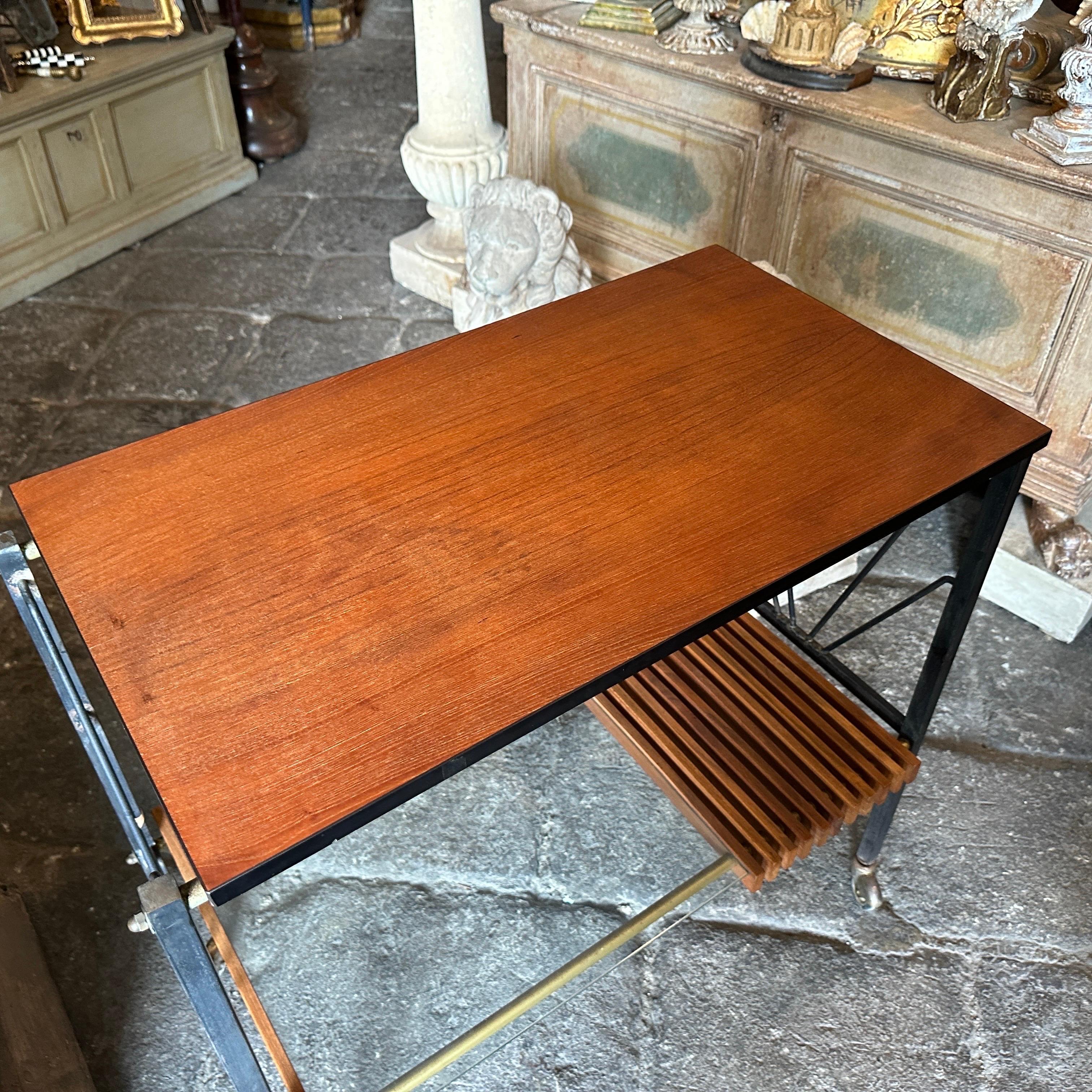 Ein eleganter italienischer rechteckiger Wagen aus der Jahrhundertmitte der 1960er Jahre (Messing) im Angebot
