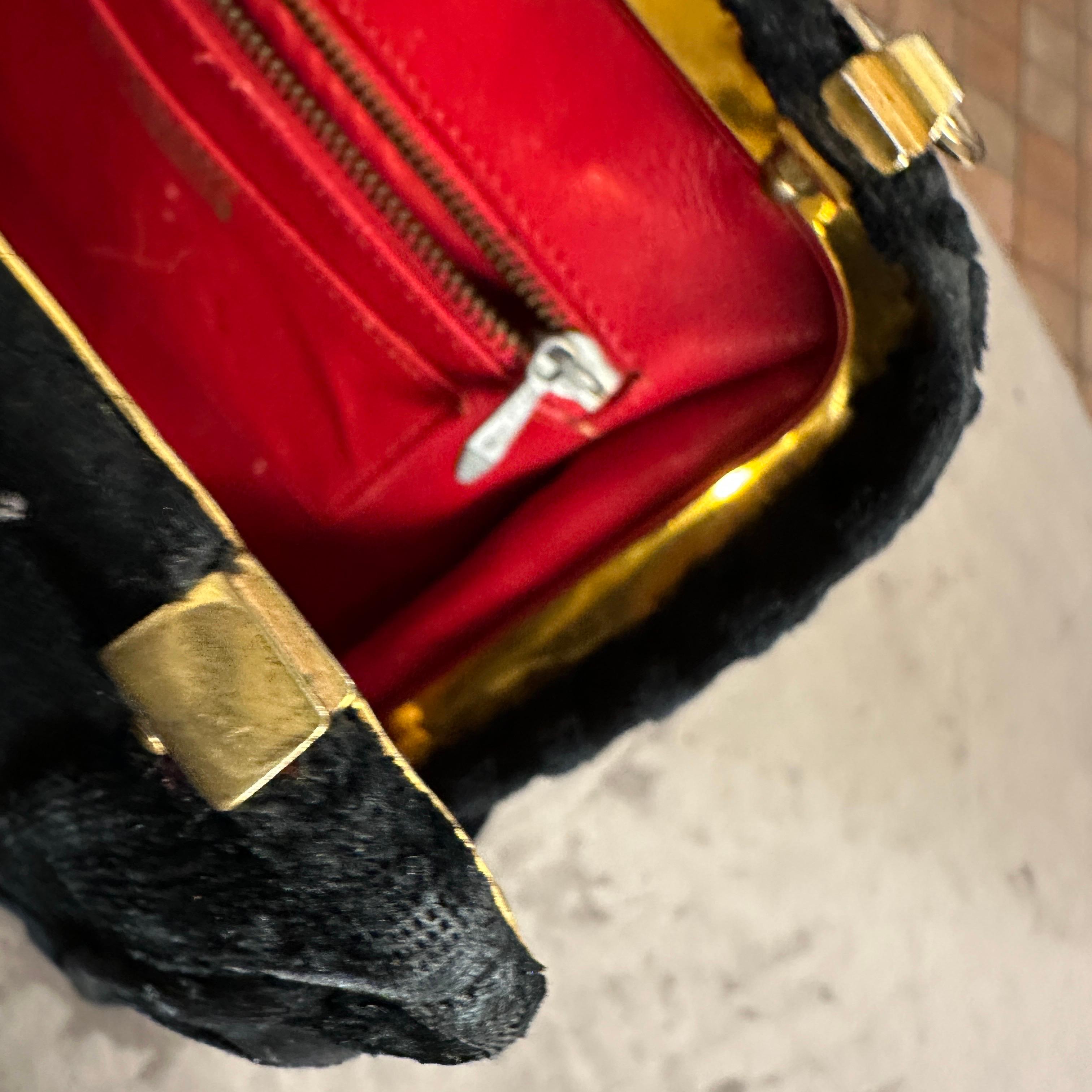 Women's An Elegant 1970s Black Velvet Hand Bag by Roberta di Camerino For Sale