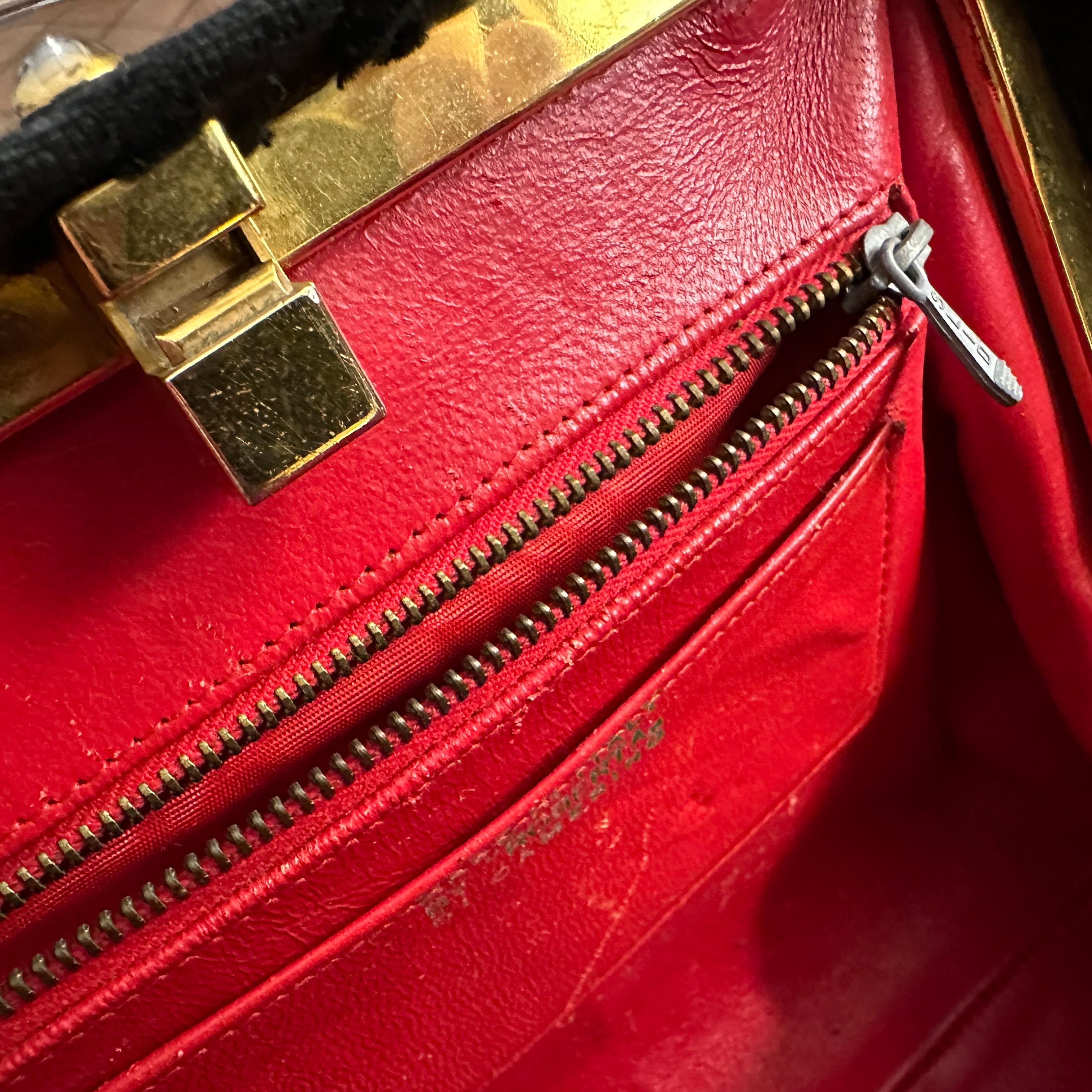 An Elegant 1970s Black Velvet Hand Bag by Roberta di Camerino For Sale 2