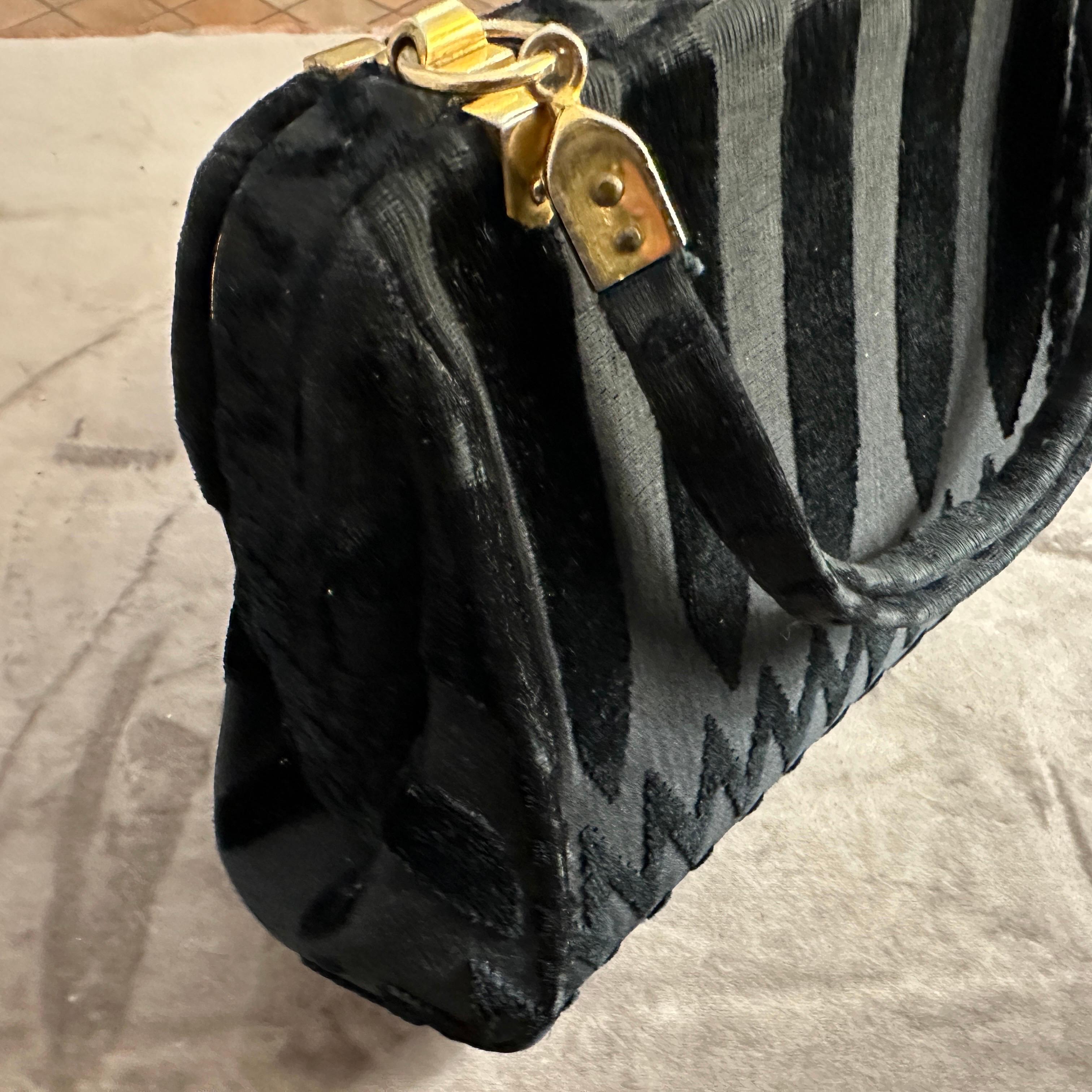 An Elegant 1970s Black Velvet Hand Bag by Roberta di Camerino For Sale 3