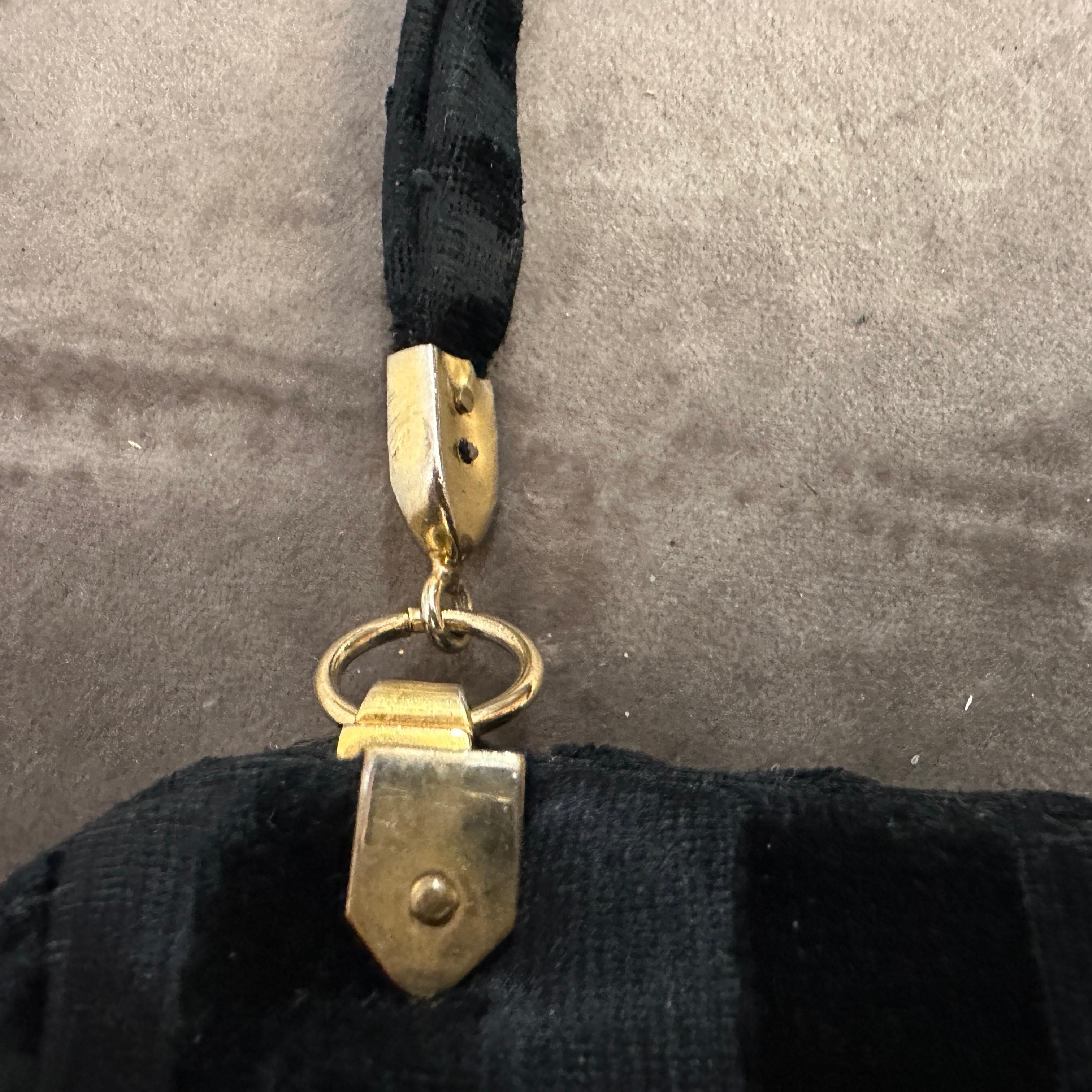 An Elegant 1970s Black Velvet Hand Bag by Roberta di Camerino For Sale 5