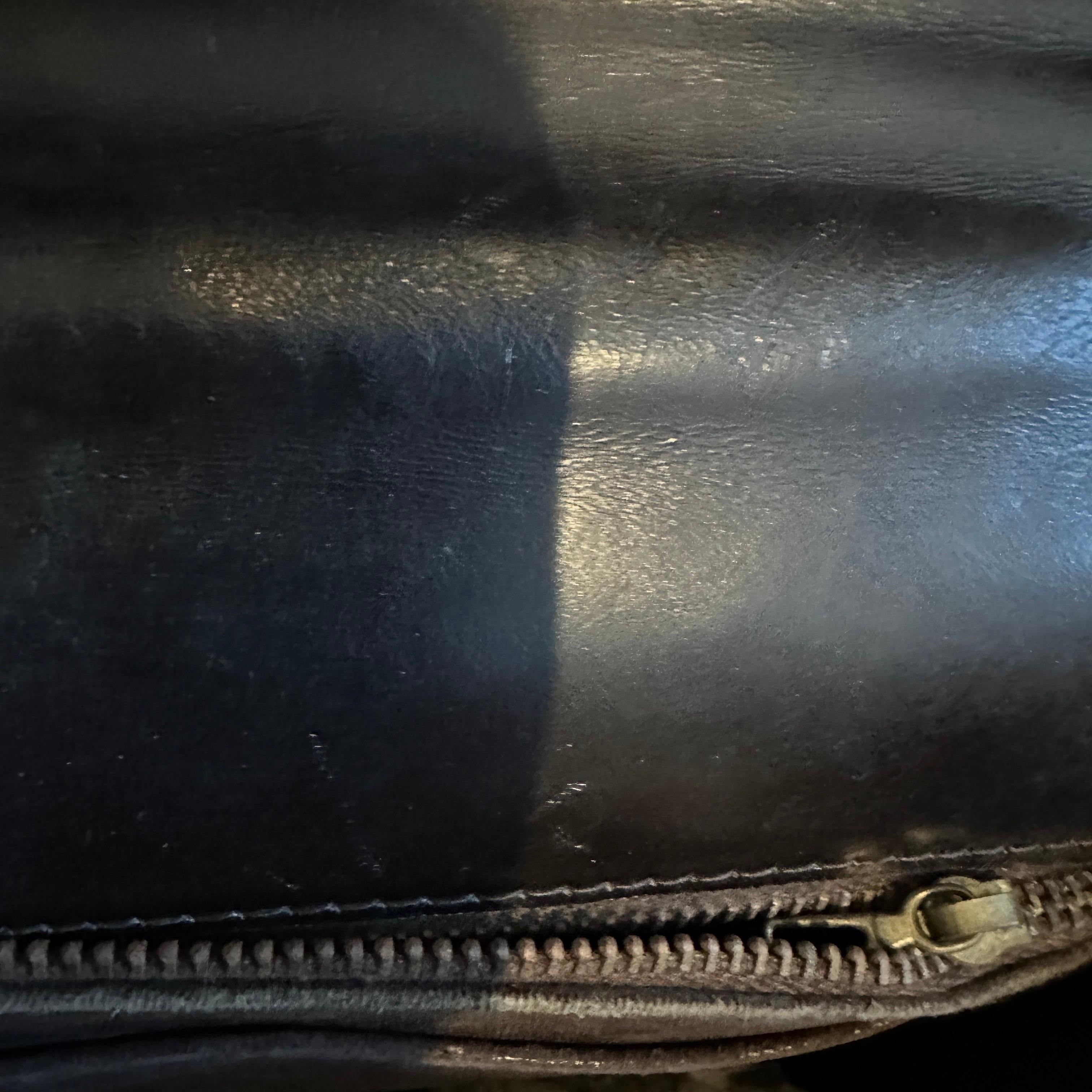 An Elegant 1970s Brown Leather and Brass Kelly Hand Bag For Sale 11