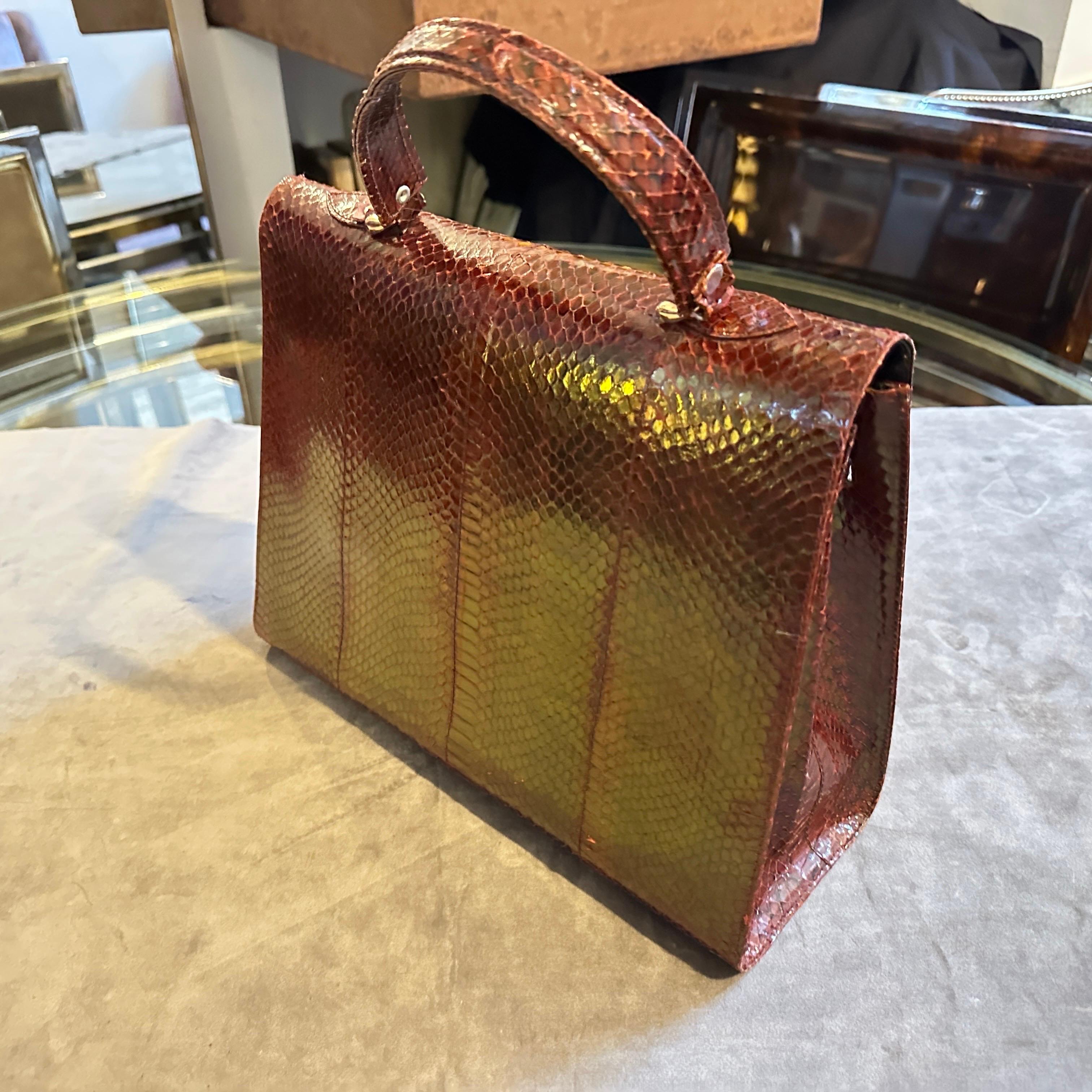 Women's An Elegant 1970s Brown Leather and Brass Kelly Hand Bag For Sale