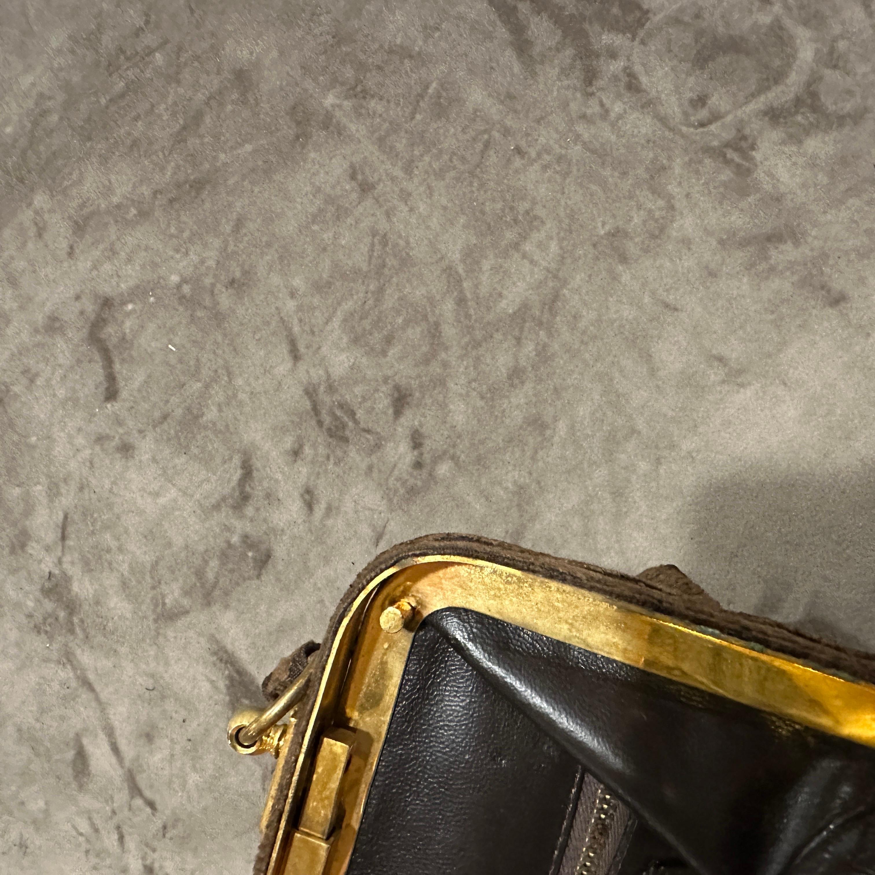 Elegant sac à main des années 1970 en velours Brown et accents en laiton par Roberta Di Camerino en vente 5