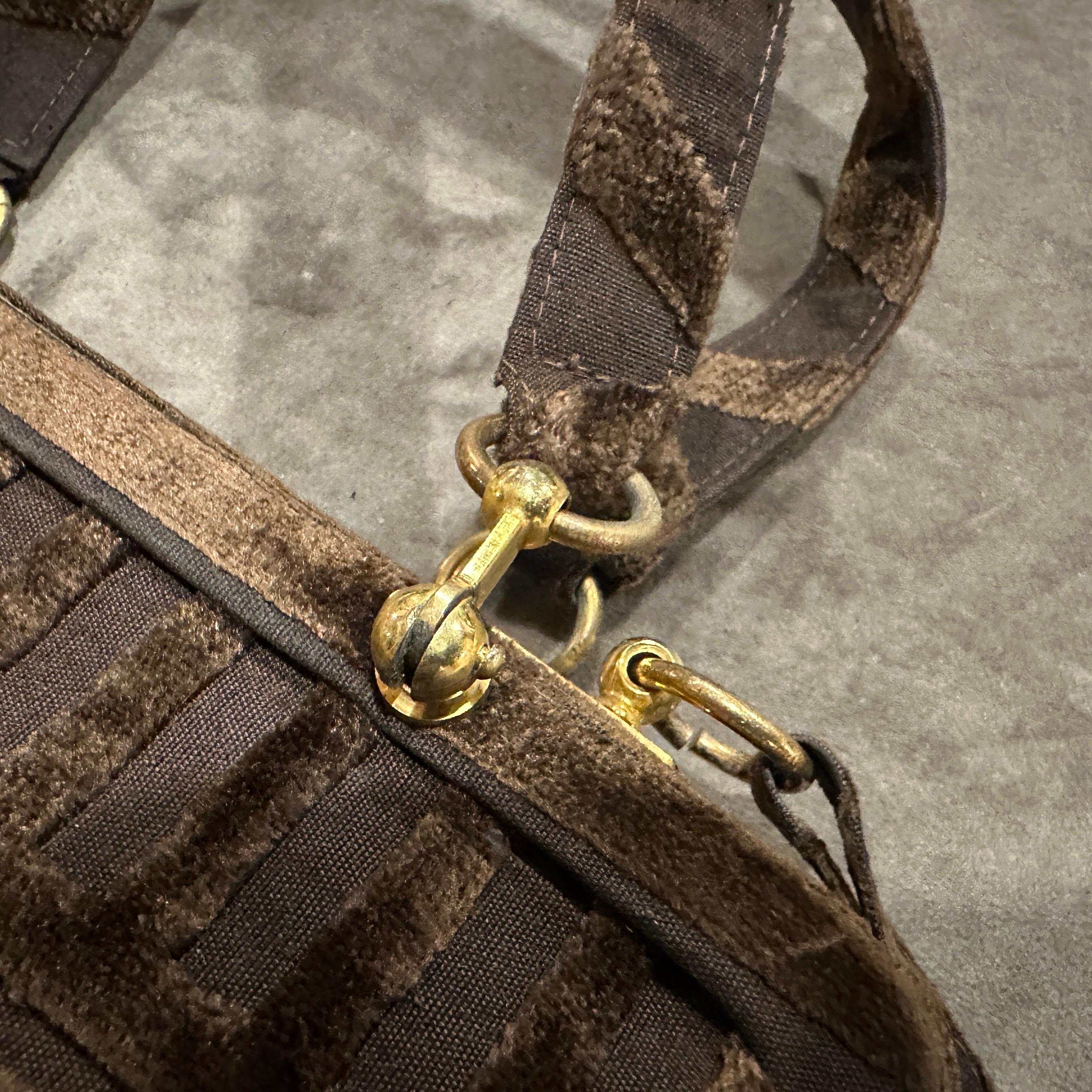 Elegant sac à main des années 1970 en velours Brown et accents en laiton par Roberta Di Camerino en vente 6