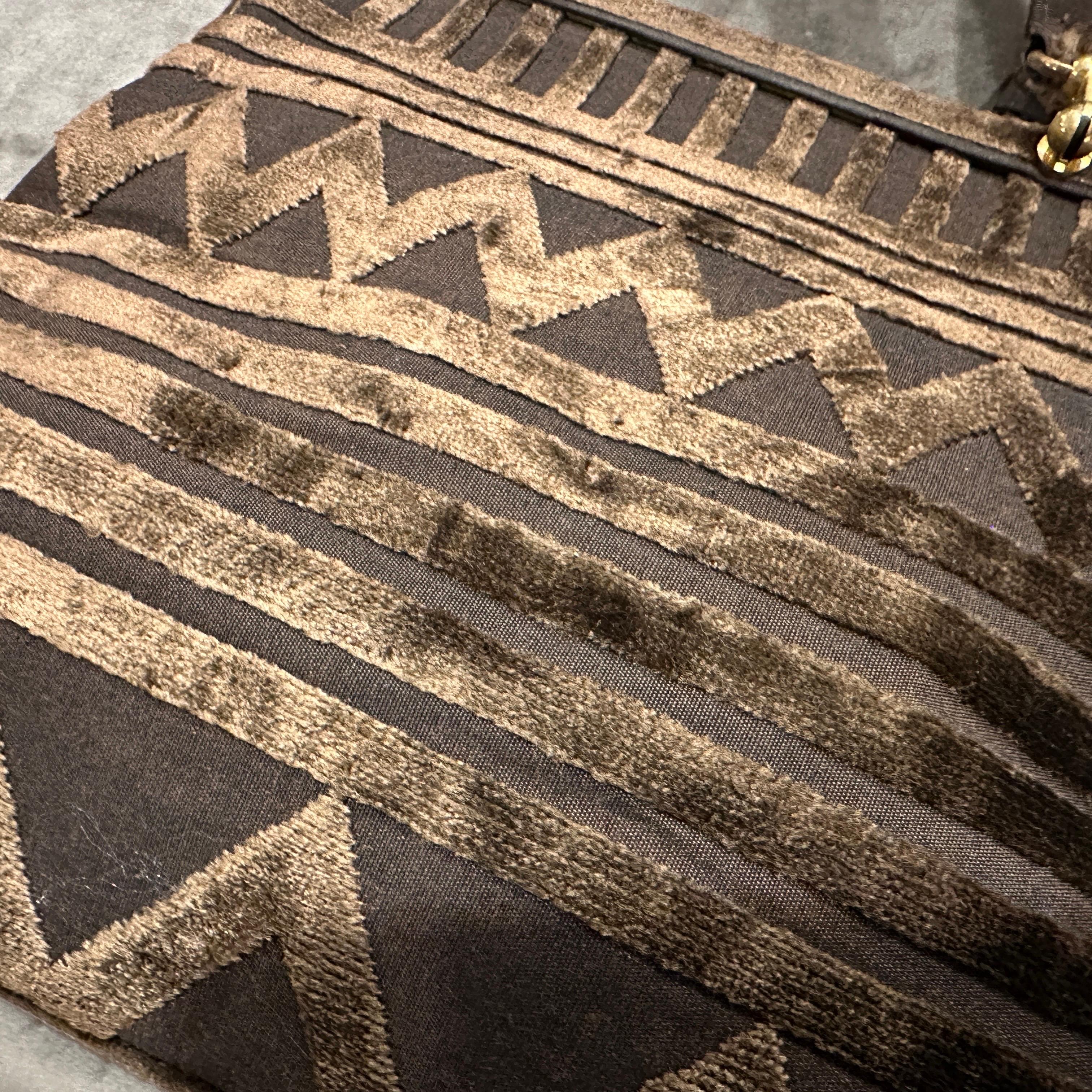 Elegant sac à main des années 1970 en velours Brown et accents en laiton par Roberta Di Camerino en vente 7