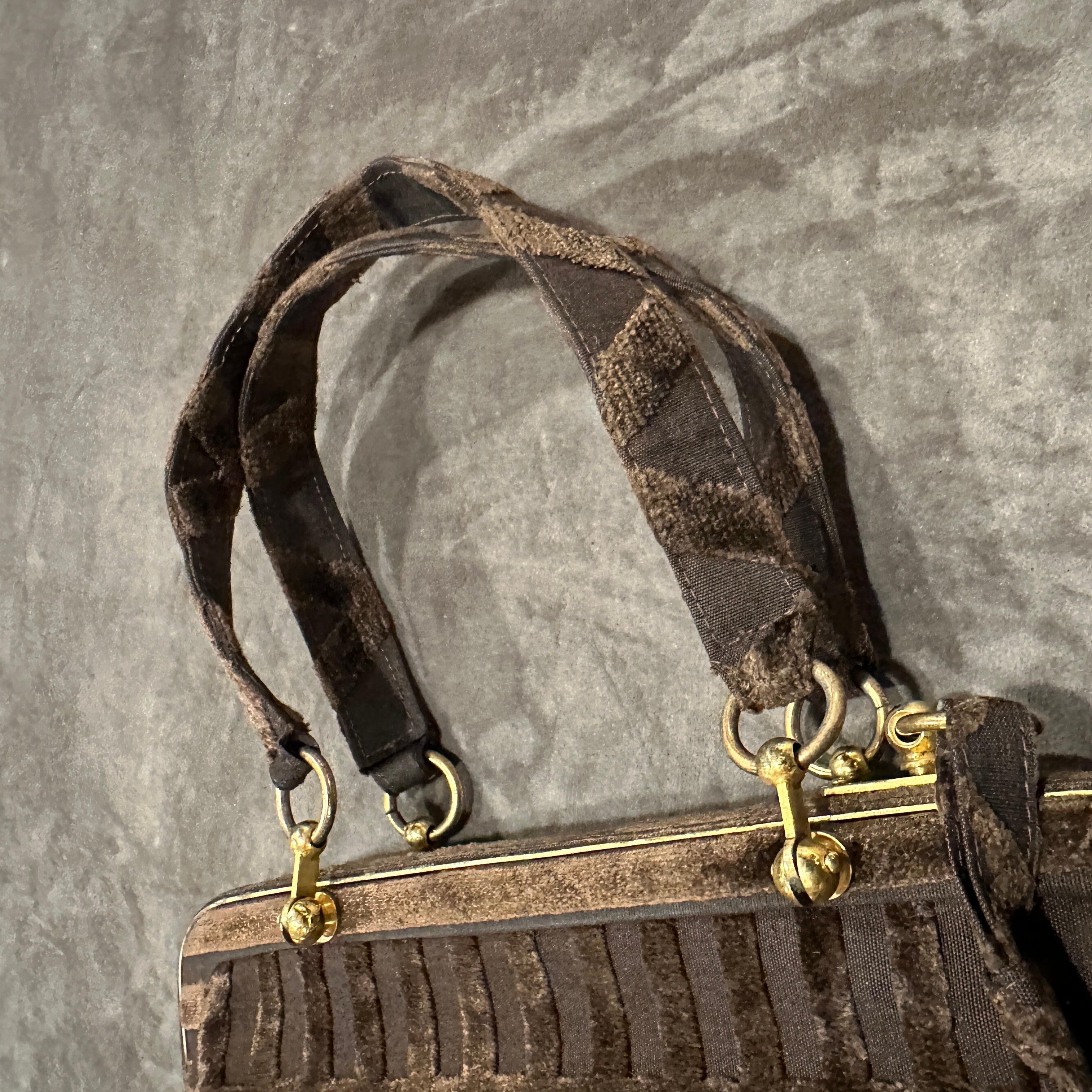 Elegant sac à main des années 1970 en velours Brown et accents en laiton par Roberta Di Camerino en vente 3