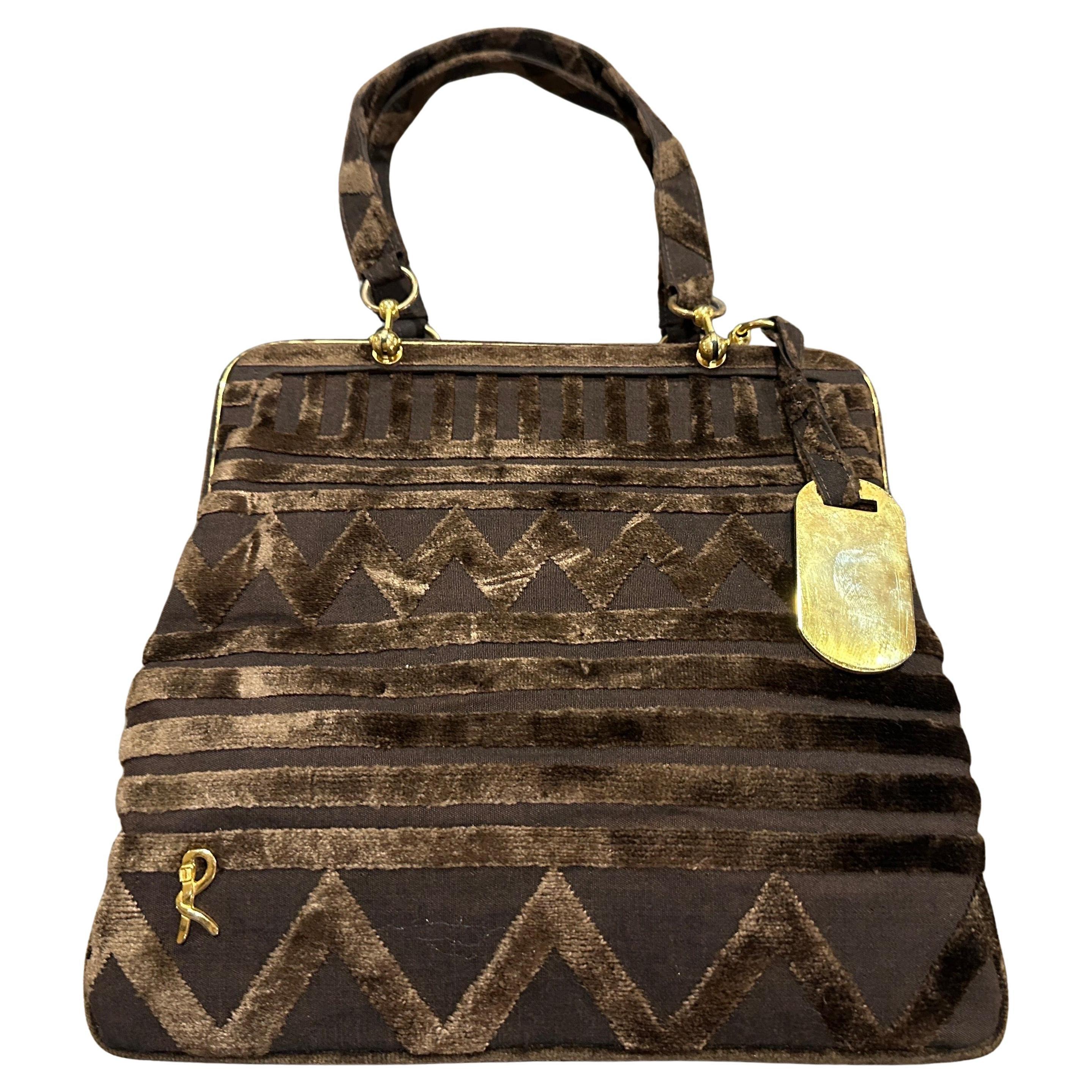 Un'elegante borsa a mano degli anni '70 in velluto marrone e inserti in ottone di Roberta Di Camerino