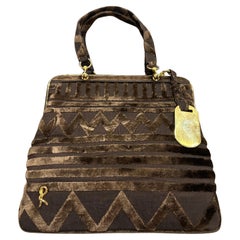 Eine elegante 1970er Handtasche aus braunem Samt und Messingakzenten von Roberta di Camerino