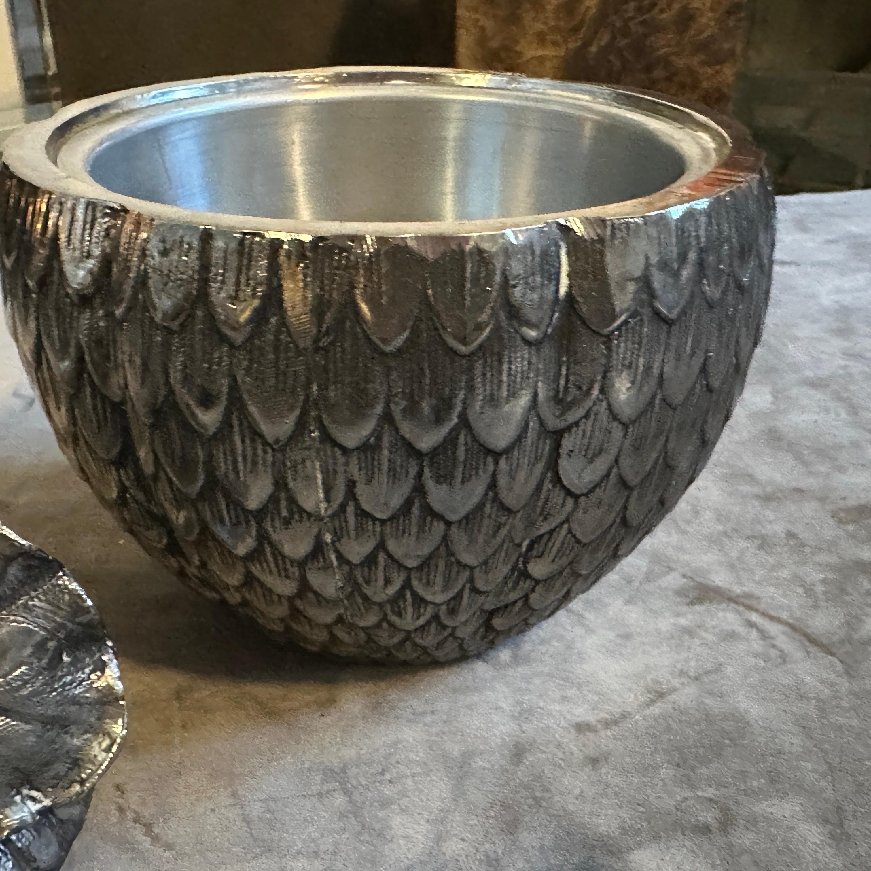 An Elegant 1970s Modern Pewter Ice Bucket made in Italy by Mauro Manetti In Excellent Condition For Sale In Aci Castello, IT