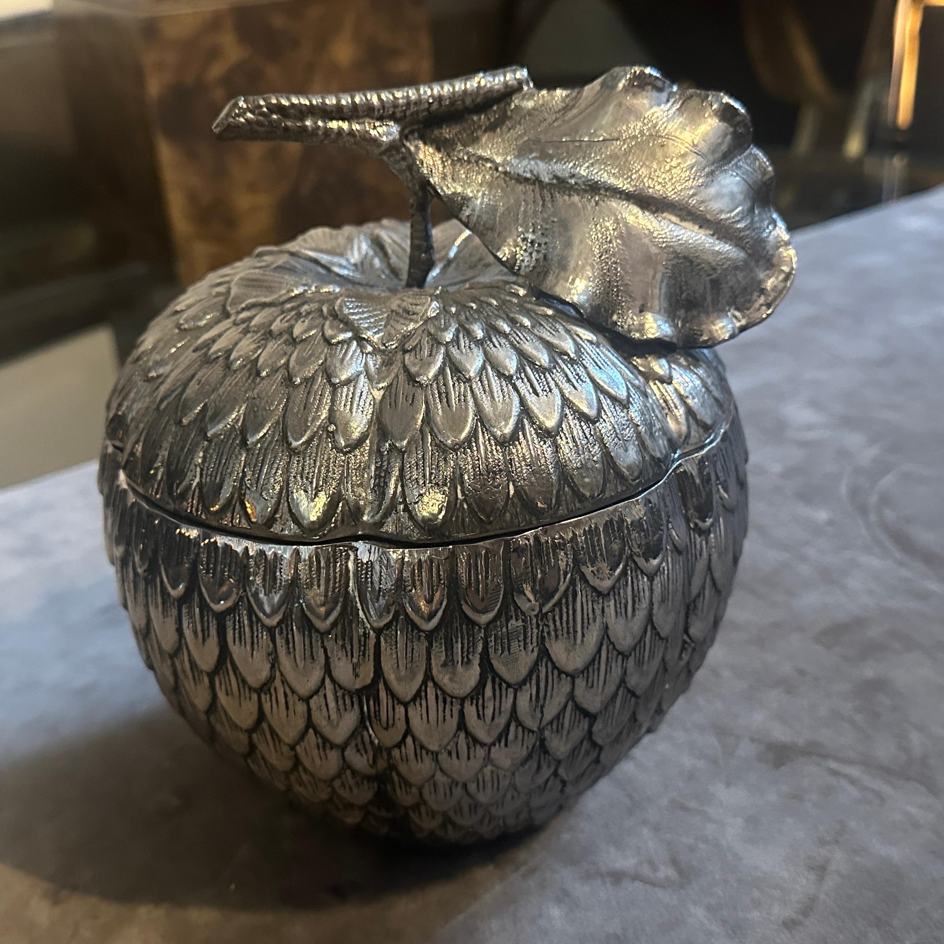 20th Century An Elegant 1970s Modern Pewter Ice Bucket made in Italy by Mauro Manetti For Sale