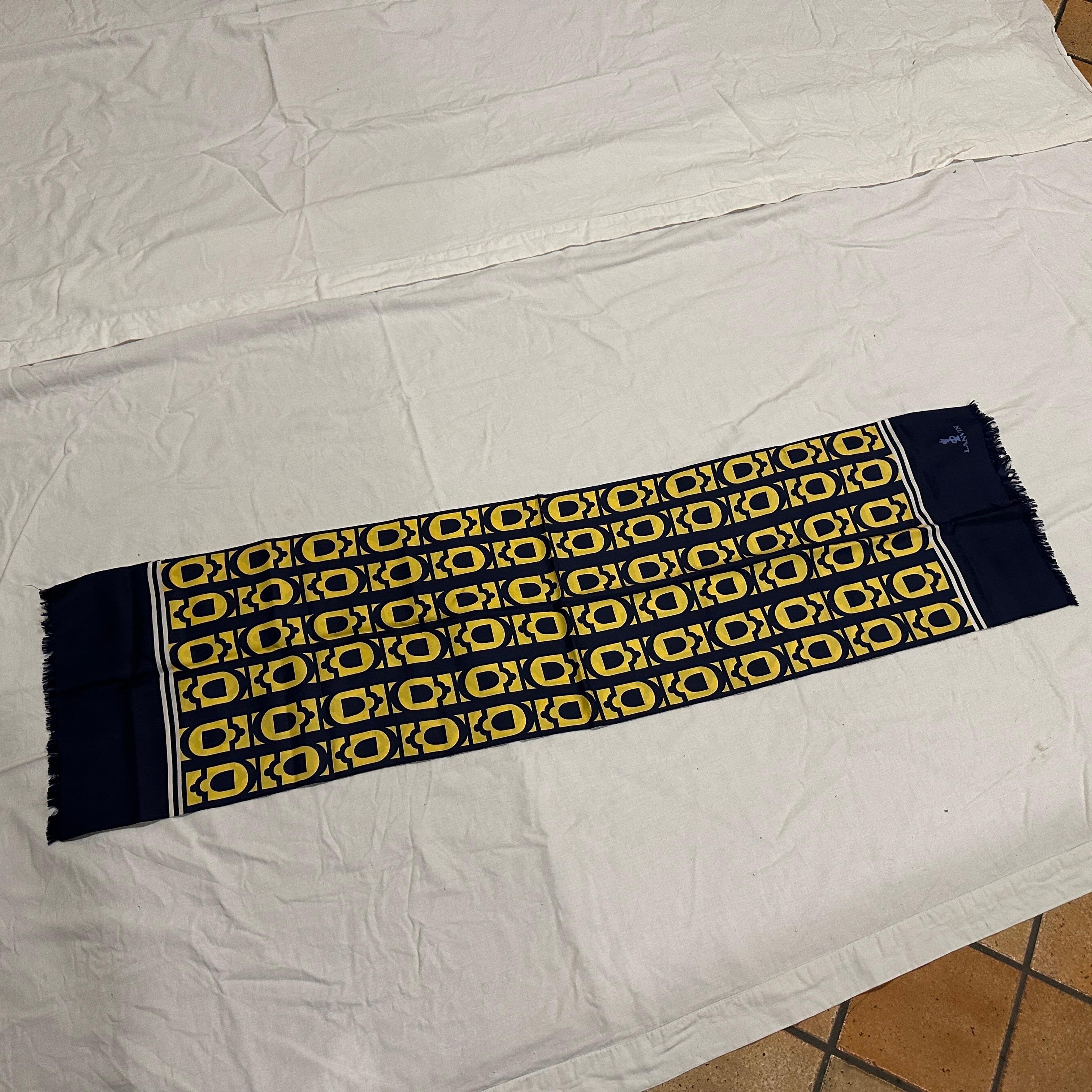 An Elegant 1980s Blue and Yellow Silk Scarf by Pierre Lanvin In Excellent Condition For Sale In Aci Castello, IT