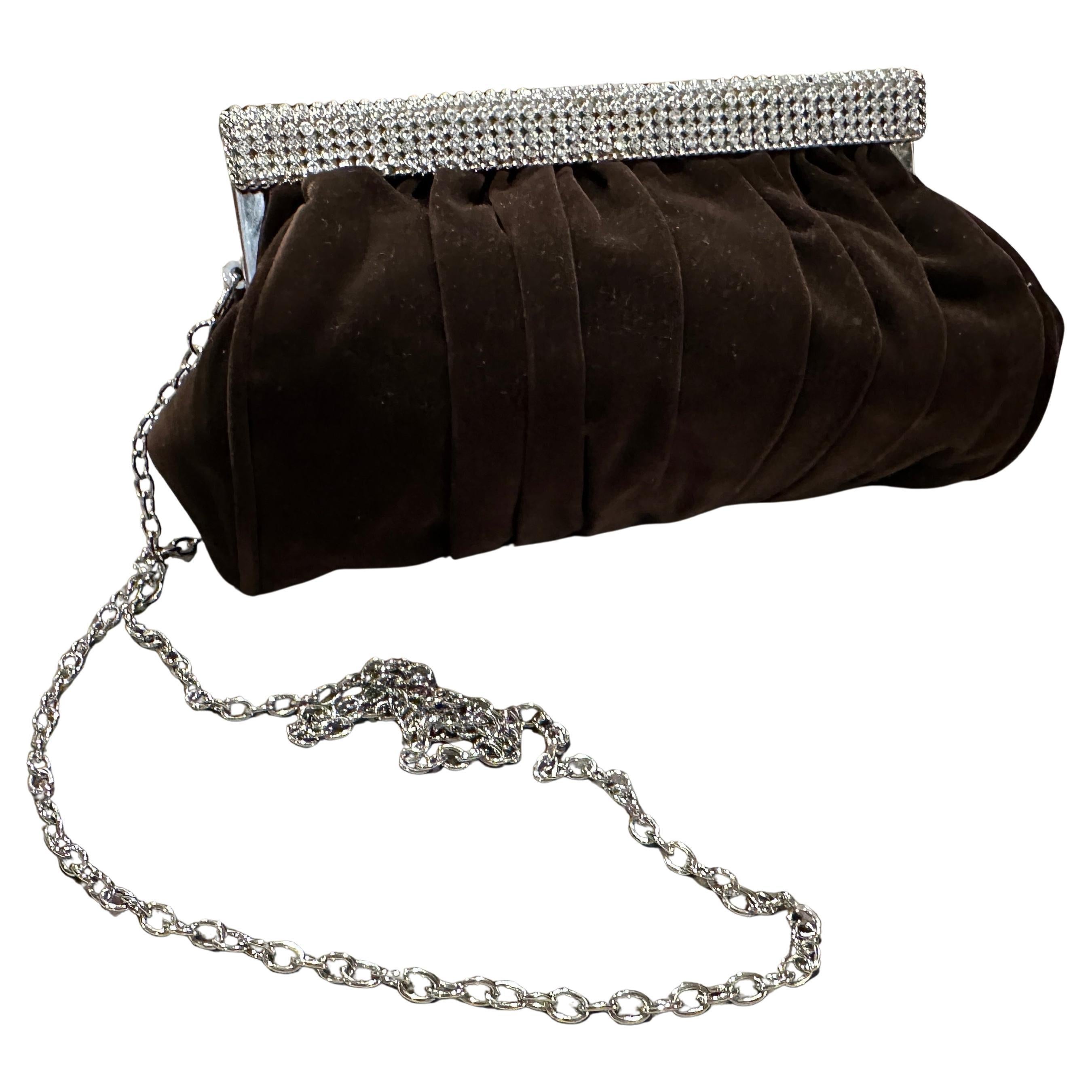 Un'elegante borsa da sera italiana anni '80 in pelle scamosciata marrone e strass in vendita